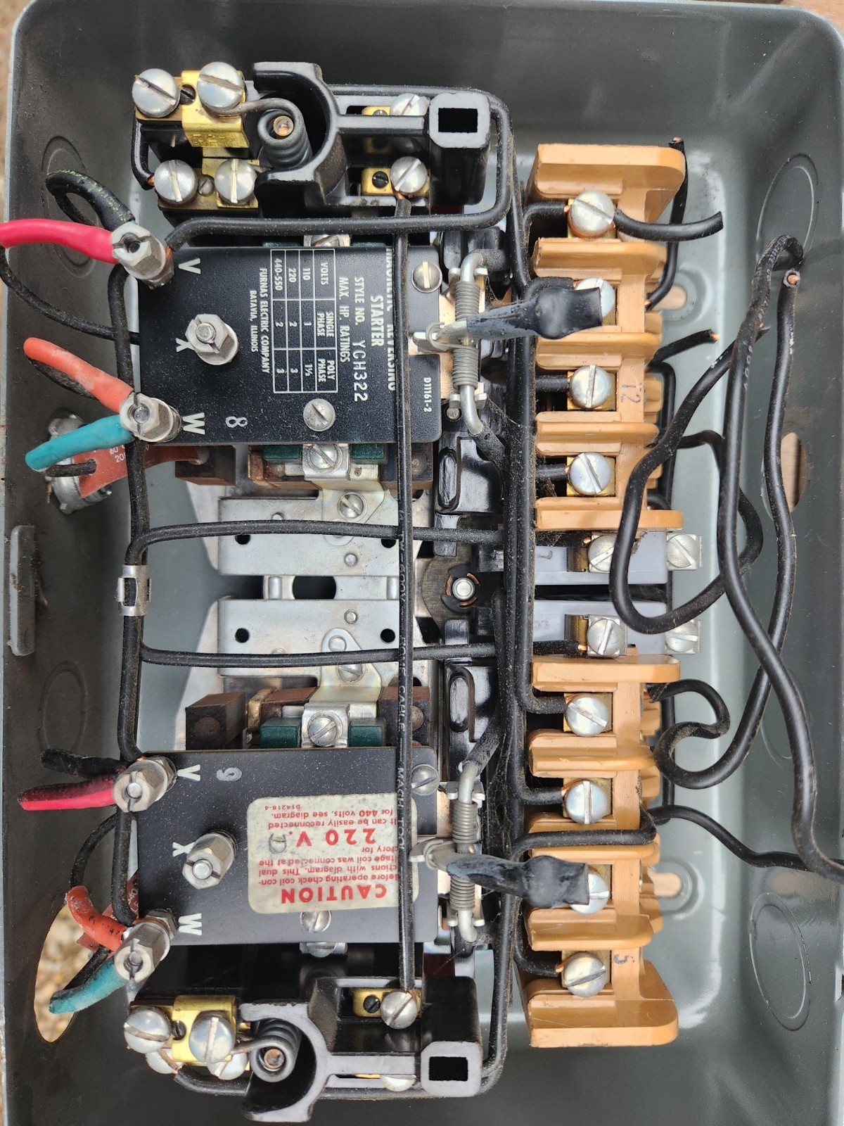 Furnas YCH322 Electrically Held Lighting Contactor 3-Pole 220V 25A Manual Reset