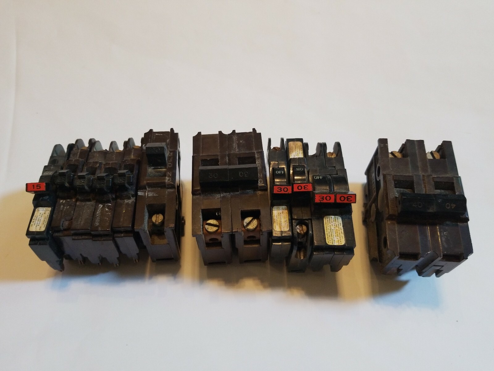 LOT OF (11) «USED» FEDERAL PACIFIC STAB-LOC 15-40 AMP CIRCUIT BREAKERS.