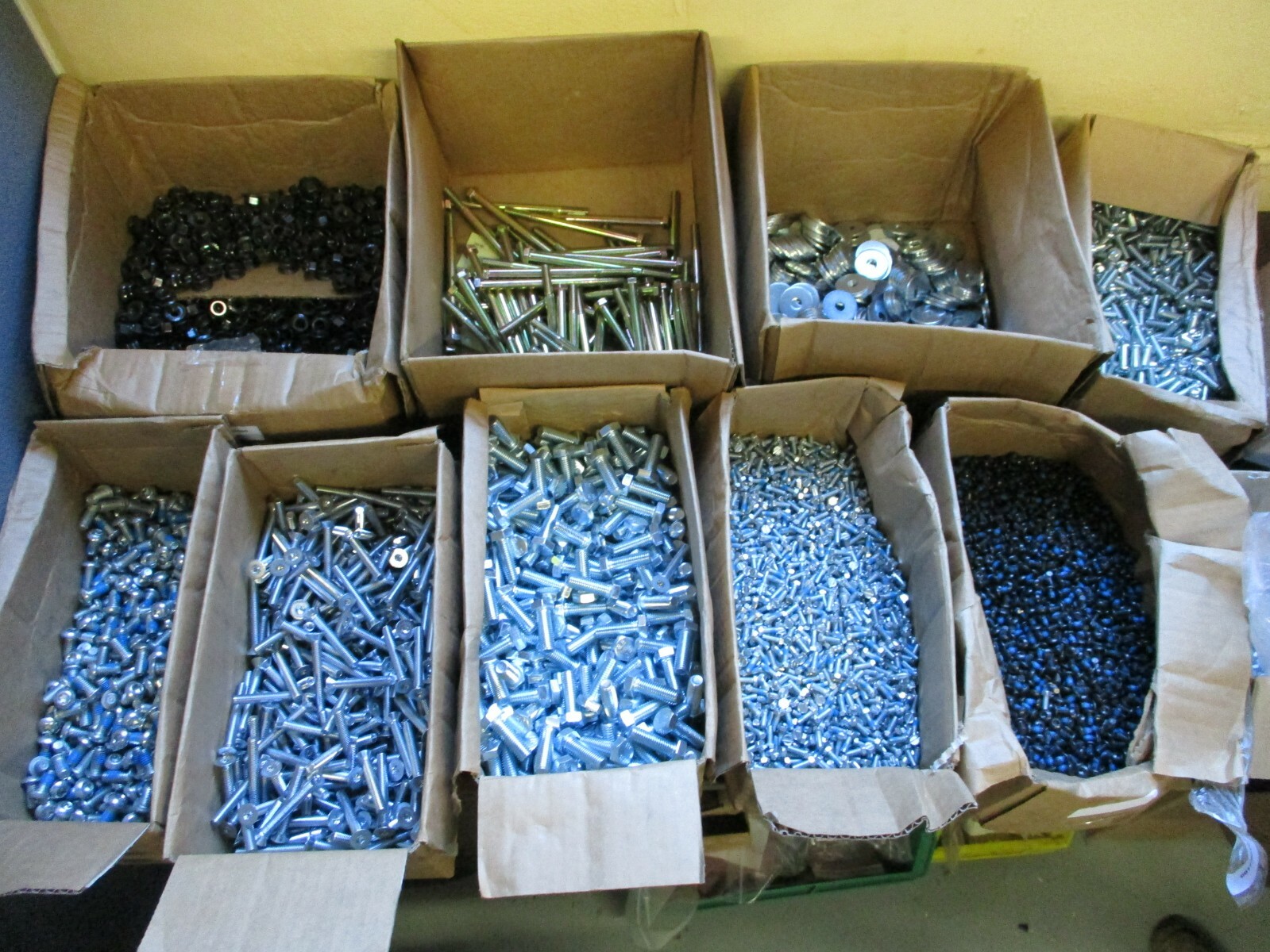 25 LBS BULK ASSORTED LOOSE STEEL FASTENERS NUTS/BOLTS/SCREWS/WASHERS NOT MIXED