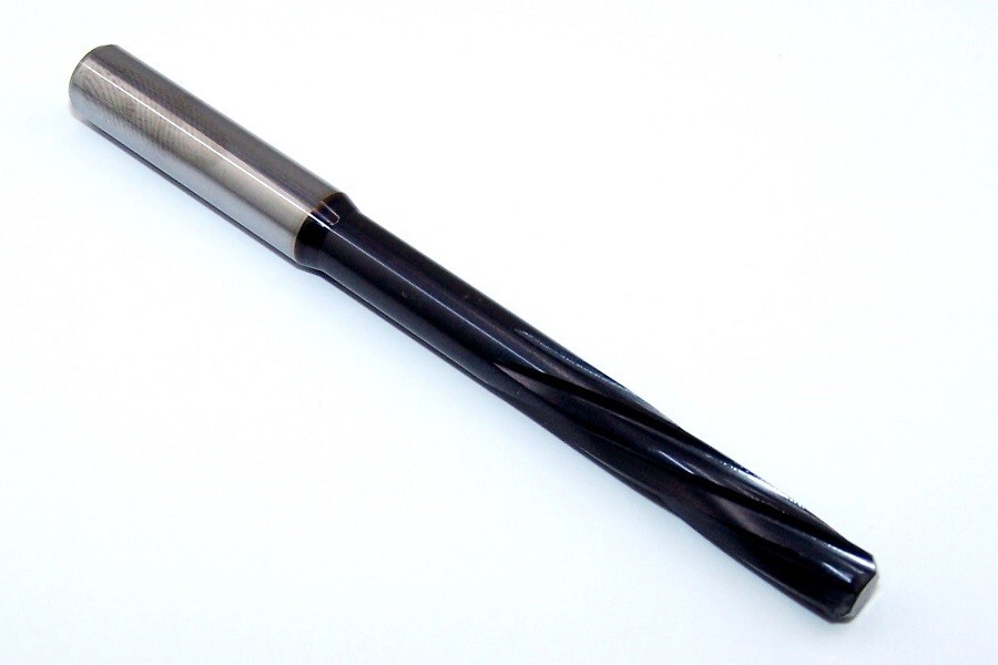 6.70mm (.2638″) CARBIDE REAMER 2.32″ REACH AlTiN KYOCERA MR86-2638L1024
