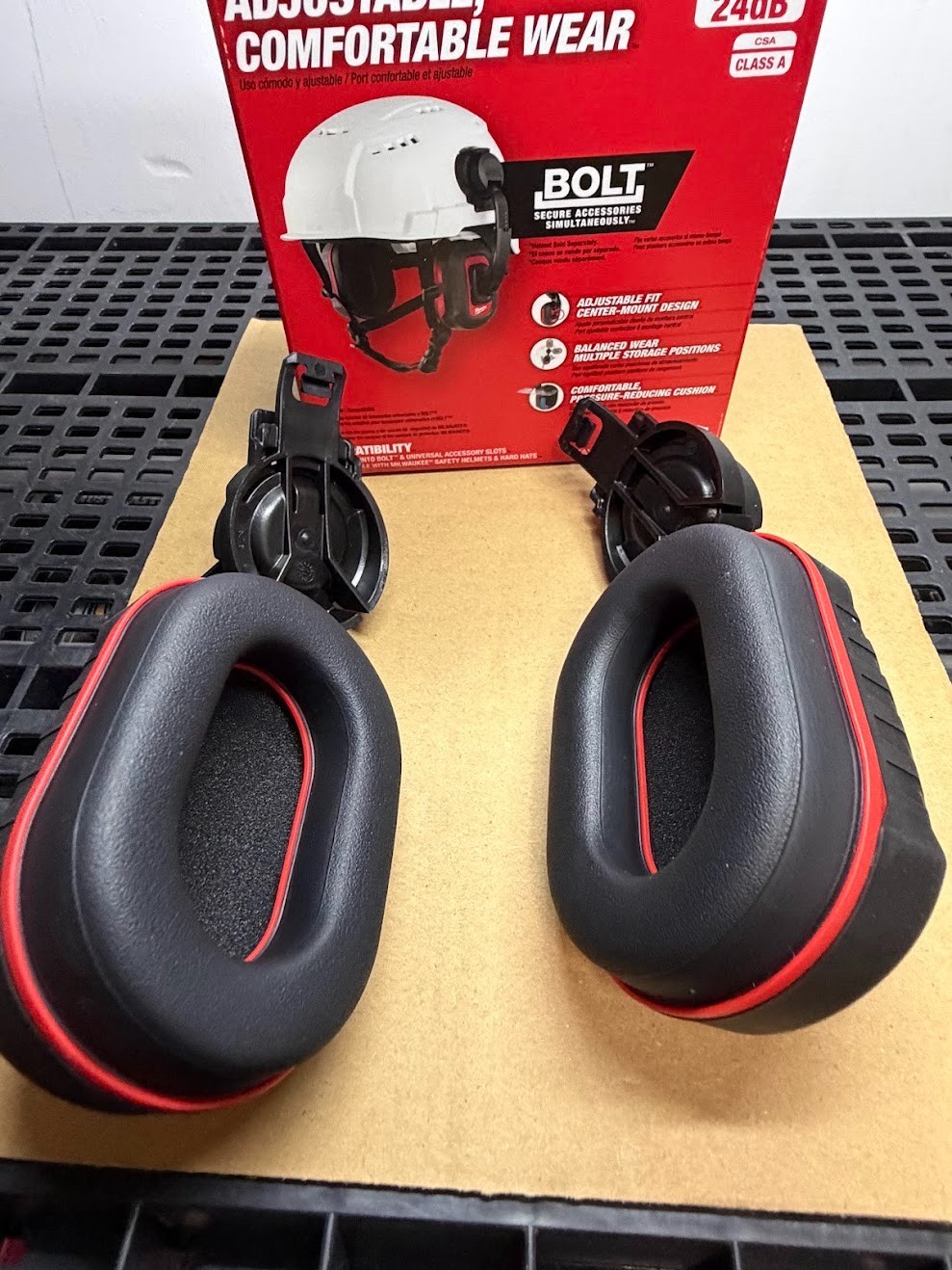 Milwaukee 48-73-3250 BOLT 24dB Earmuffs, Use with Safety Helmets and Hard Hats