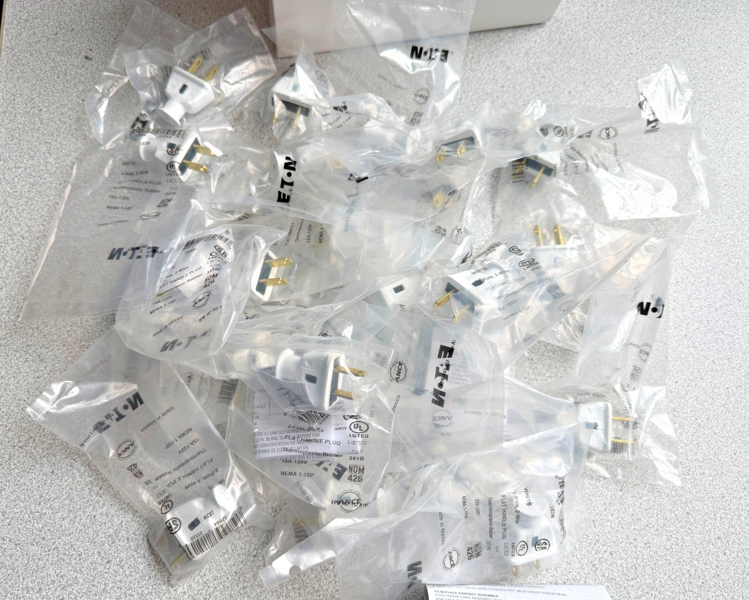 NEW lot of 24 Eaton 183W-BOX Straight Blade Replacement Plugs WHITE 125V 15A 2P