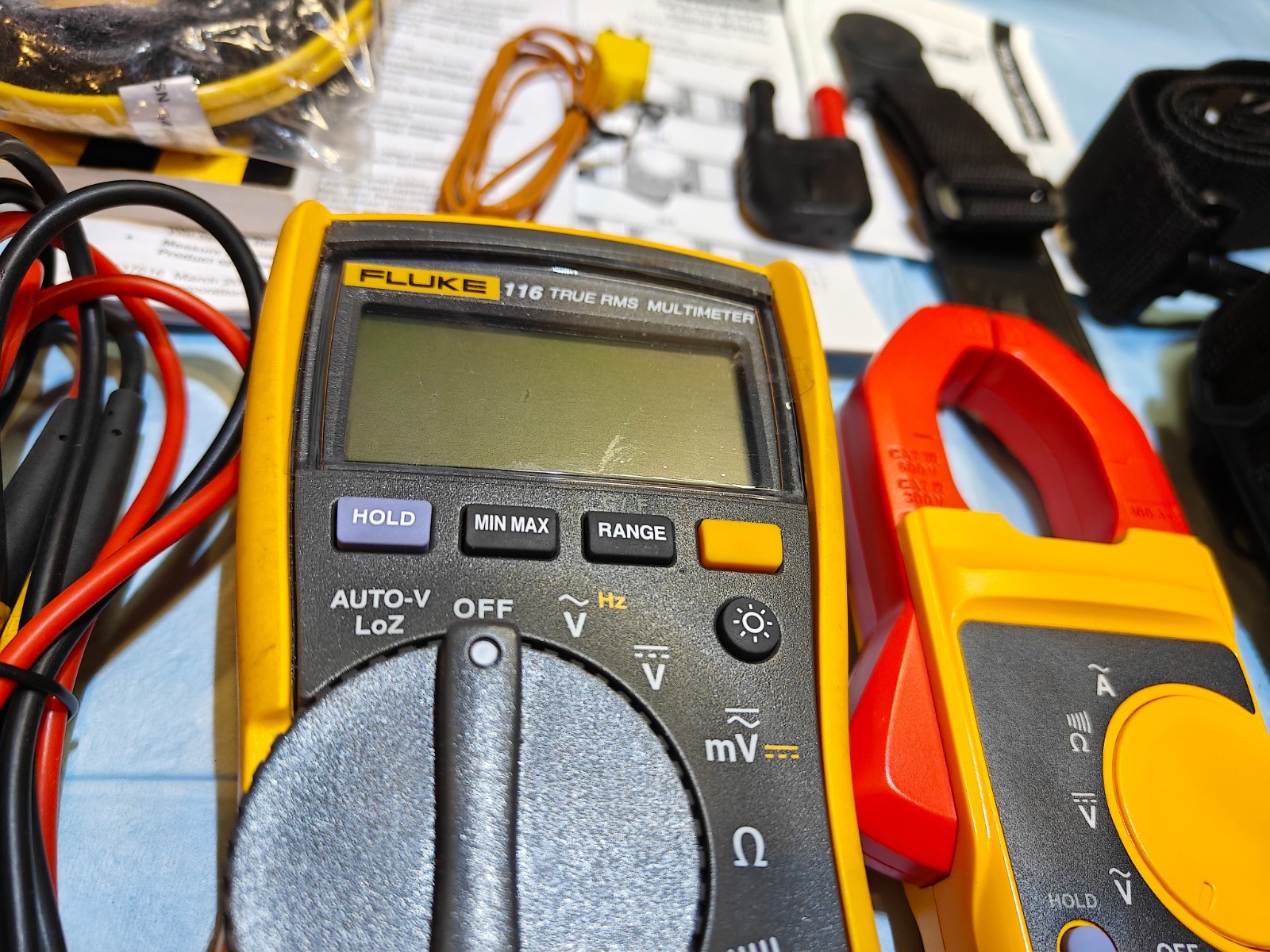 Fluke 116/323 HVAC Combo Kit True RMS Digital Multimeter and Clamp Meter