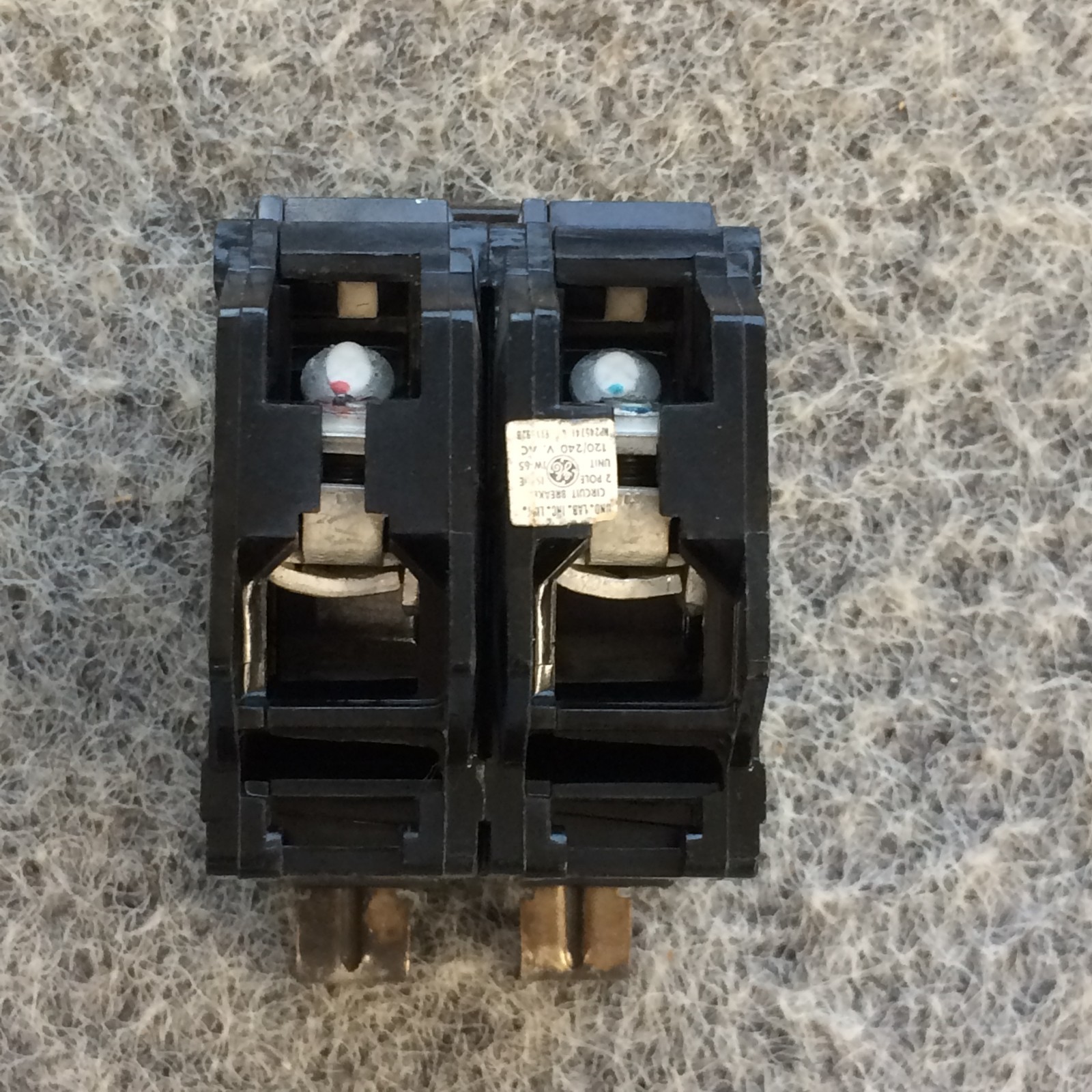 GENERAL ELECTRIC THQB2130 Circuit Breaker 2P 30A 120/240V Bolt on OLD STYLE