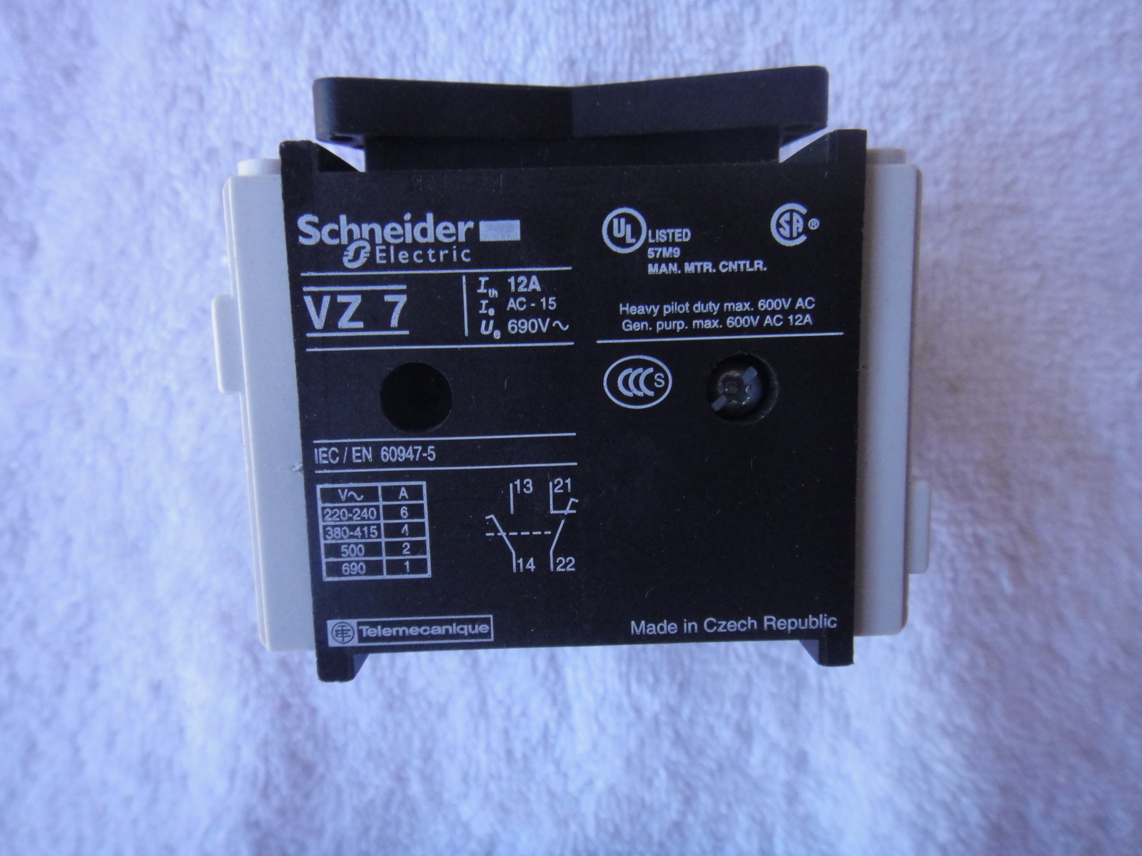 Schneider Electric 3 P Isol Load Break Switch 25A V0 IEC/EN60947-3 w/12A VZ7