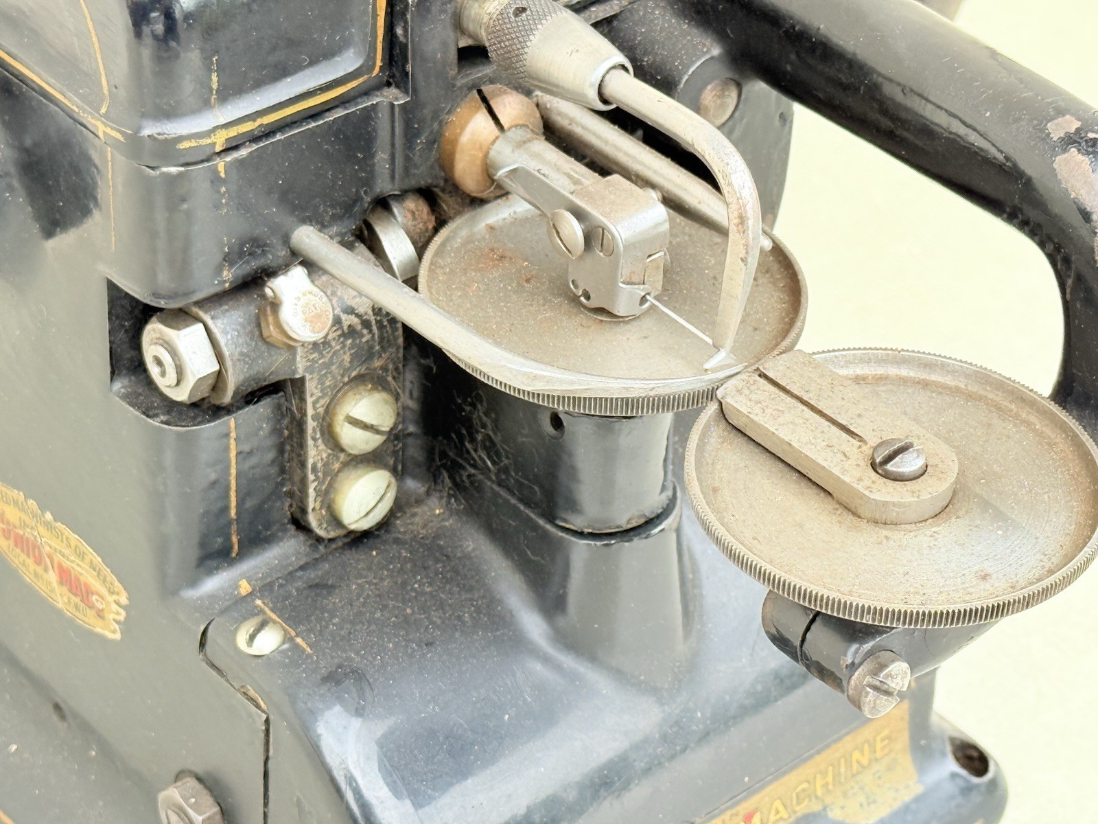 Bonis Industrial “Never-Stop” Fur & Leather Sewing Machine | Made in USA