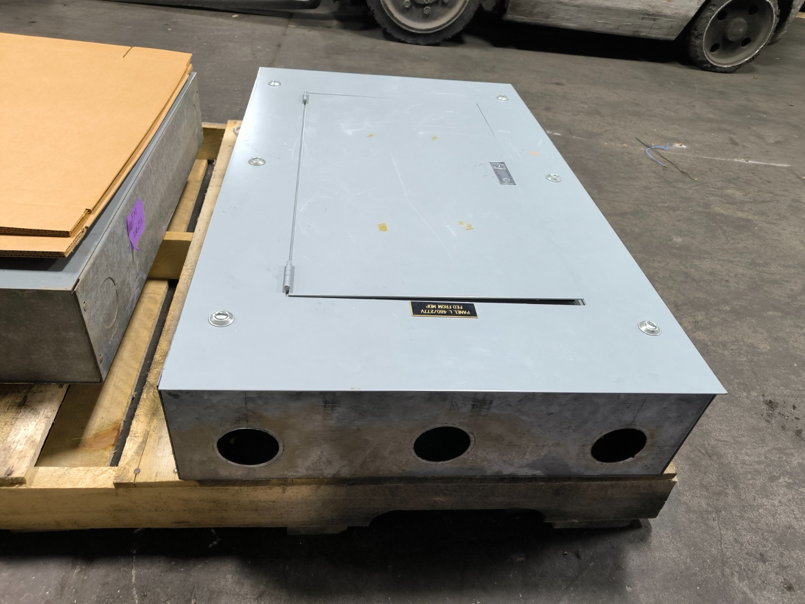 GE General Electric NHB Lug Panelboard 100 Amp 120/208V 3 PH 4W 32 Space Key