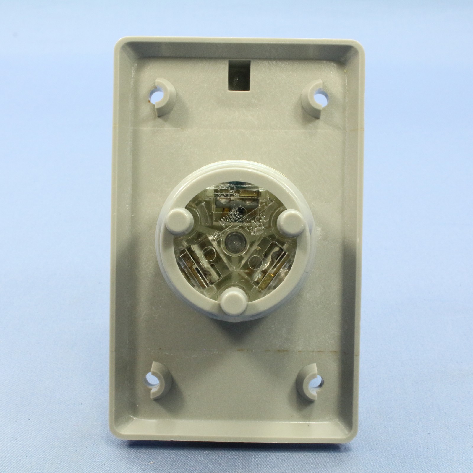 Leviton Weather Resistant Cover Locking Flanged Inlet Plug NEMA L5-15P 4716-FWP