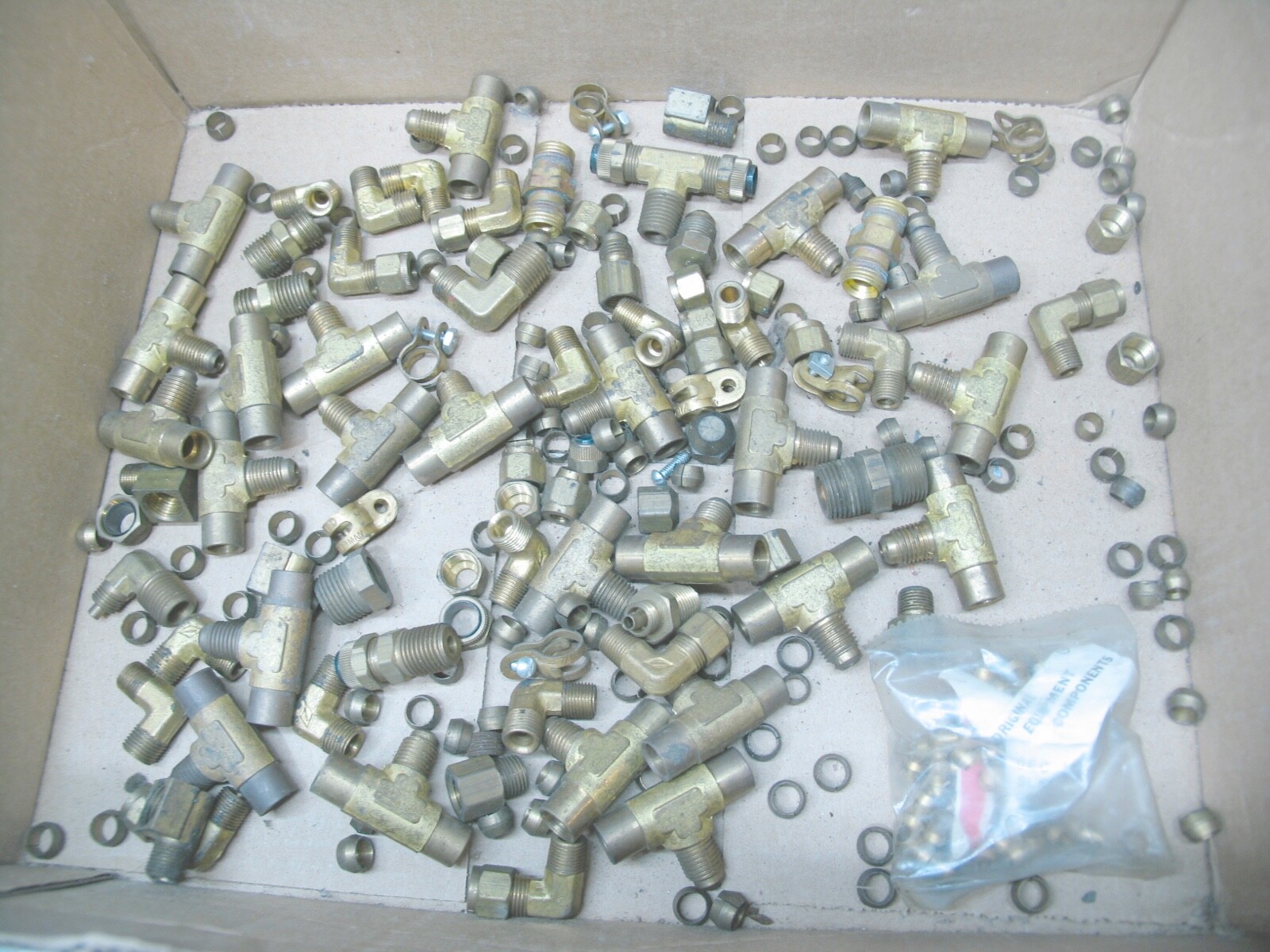 5 lbs of Brass Pneumatic Fittings + connectors