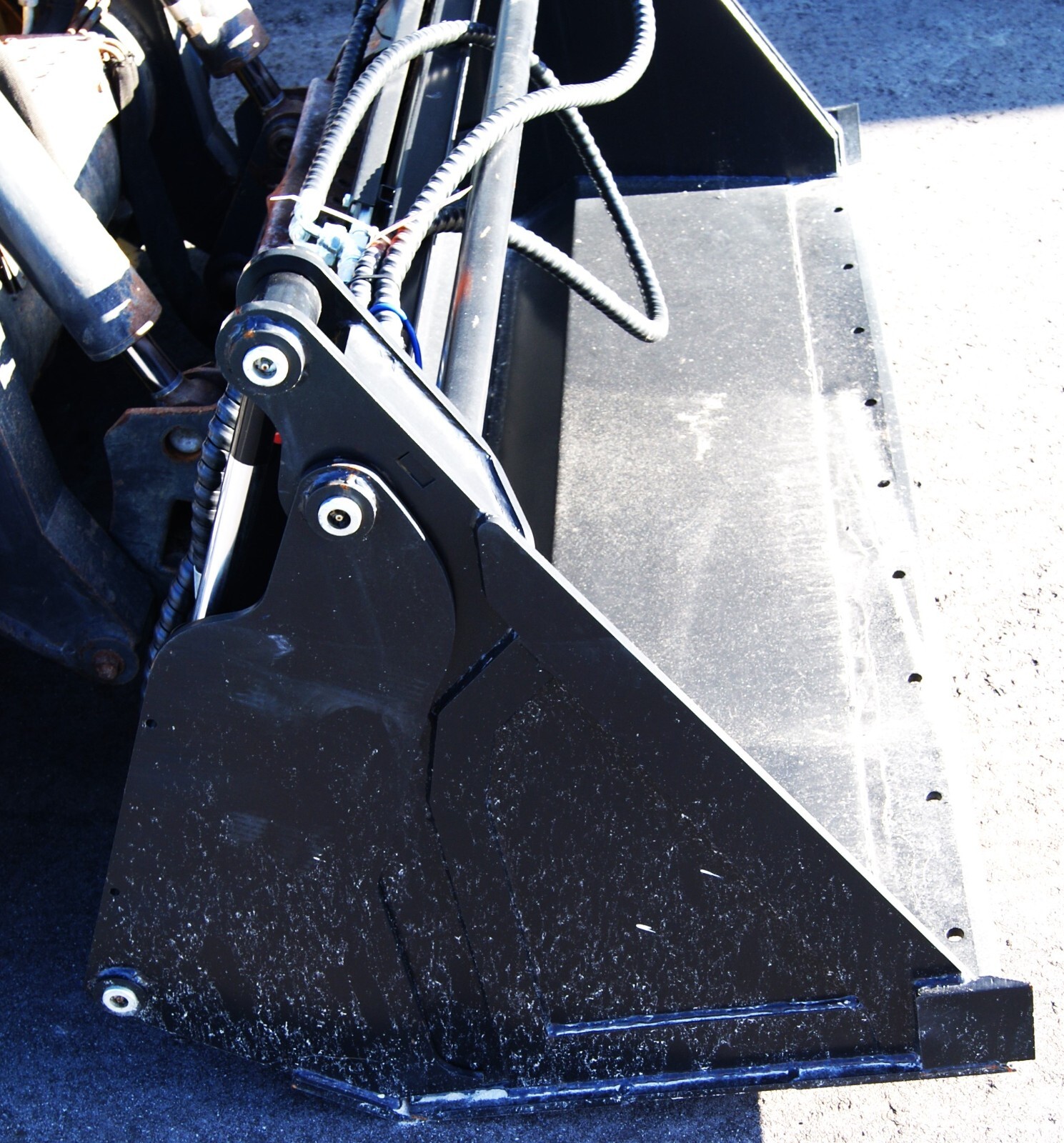 NEW 72″ Skid Steer Bucket 4-in-1 Combo