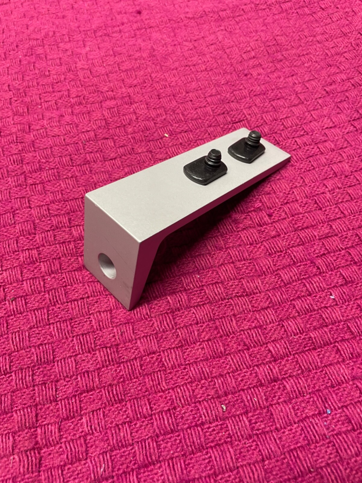 New 1 pc. OEM 80/20 #2415 15 Seri 1.5″W x 5”L Floor Mount Base Plate W Hardware