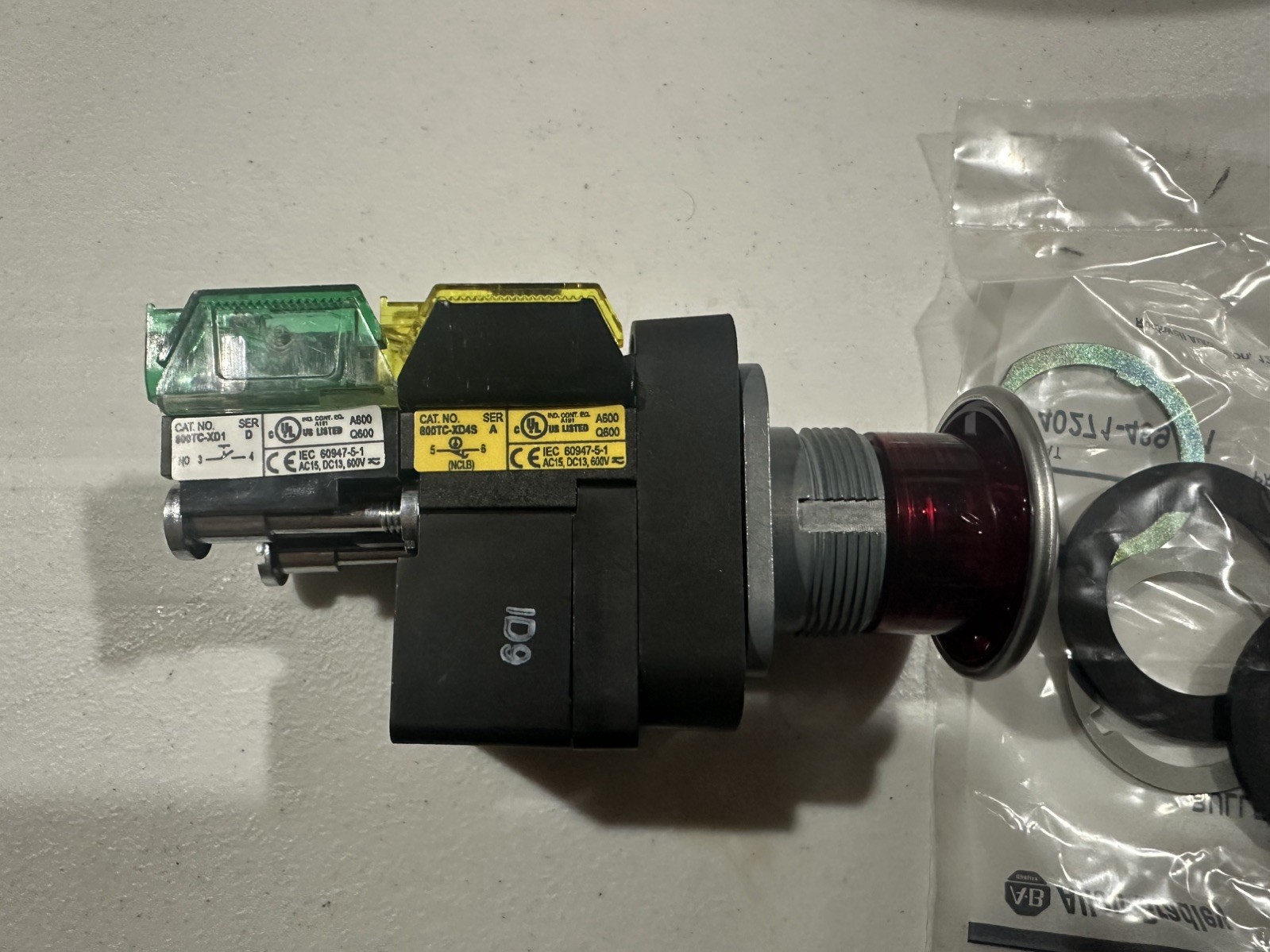 Allen Bradley 800TC-FXQH2RA1S Push Pull Switch Emergency Stop