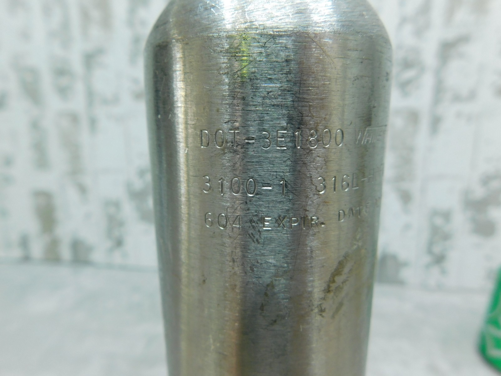 Whitey DOT-Compliant Sample Cylinder, 1/4″ FNPT ,316L-HD4-500CC, DOT-3E1800