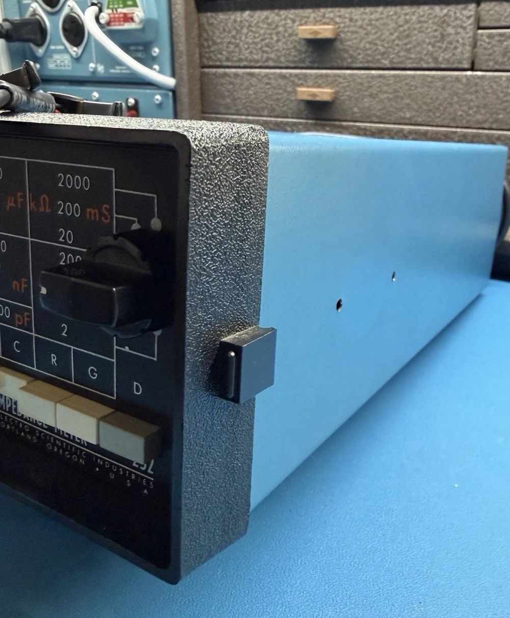 ESI (Electro Scientific Industries) Model 252 LCR Meter – 1kHz Test Instrument