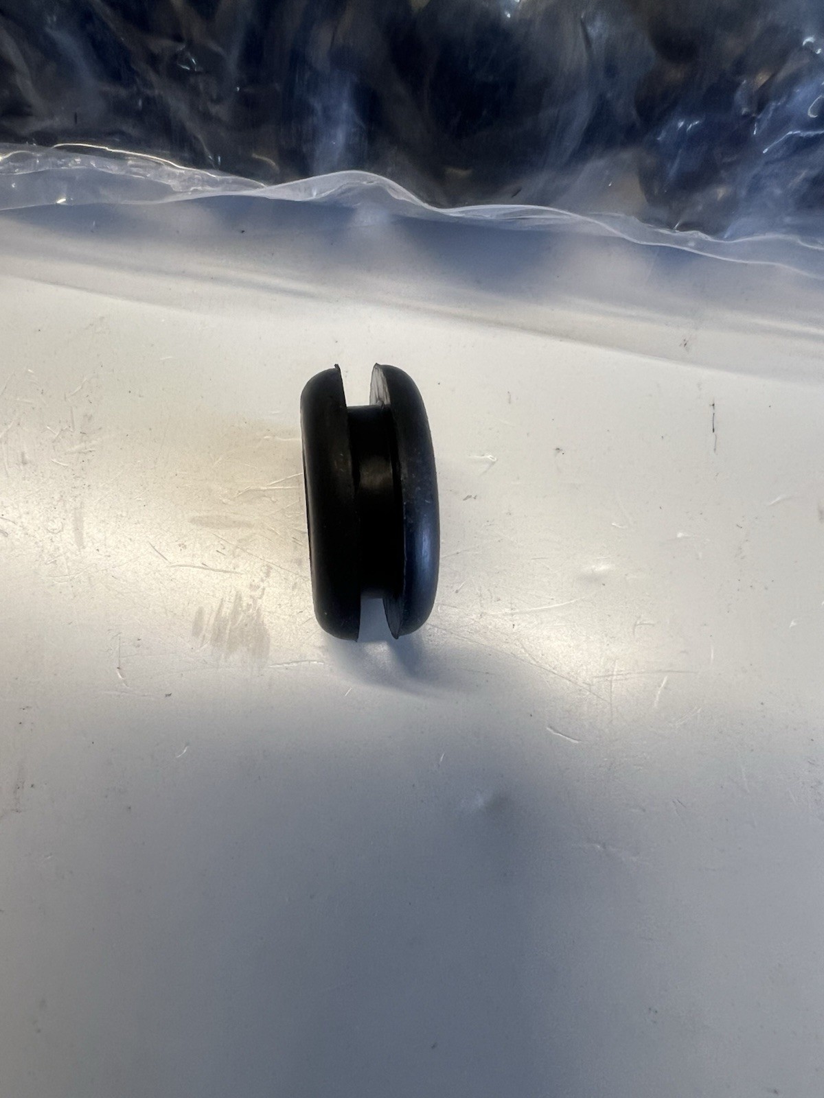 NEW Qt. 4 Grommets 3/8 inch ID x 5/8 inch OD Buna-N Rubber Black