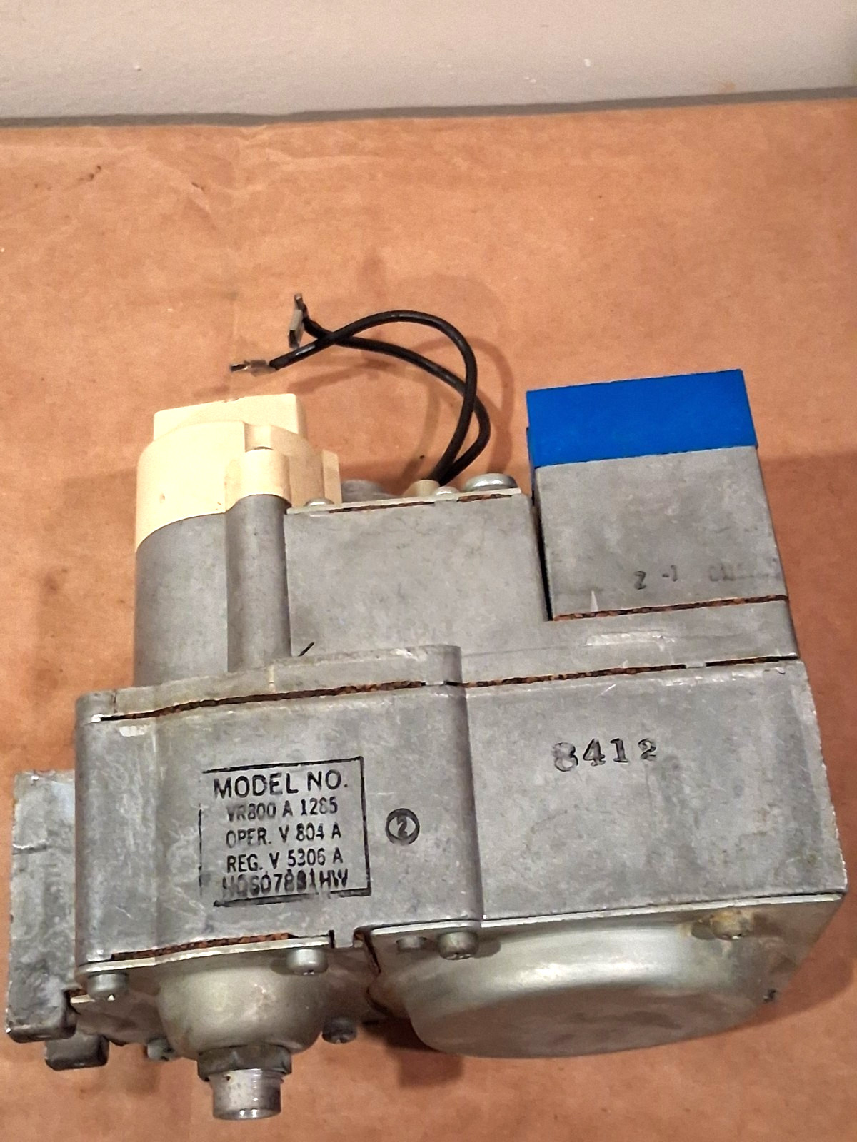 Honeywell Gas Furnace Valve VR800A 1285 / VR800A1285 / HQ607881HW
