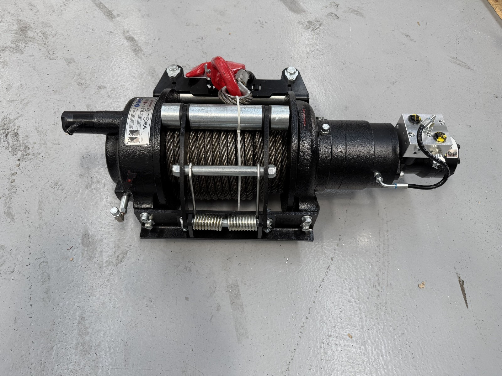 26.500 LBS Hydraulic Winch Including 82 ft Stell Rope and Hook