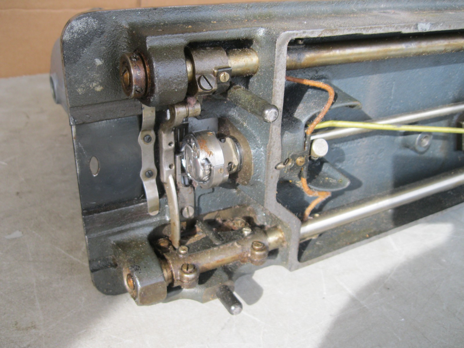 Singer 251-12 Upholstery Machine–FOR PARTS / REPAIR–UNTESTED–AS IS