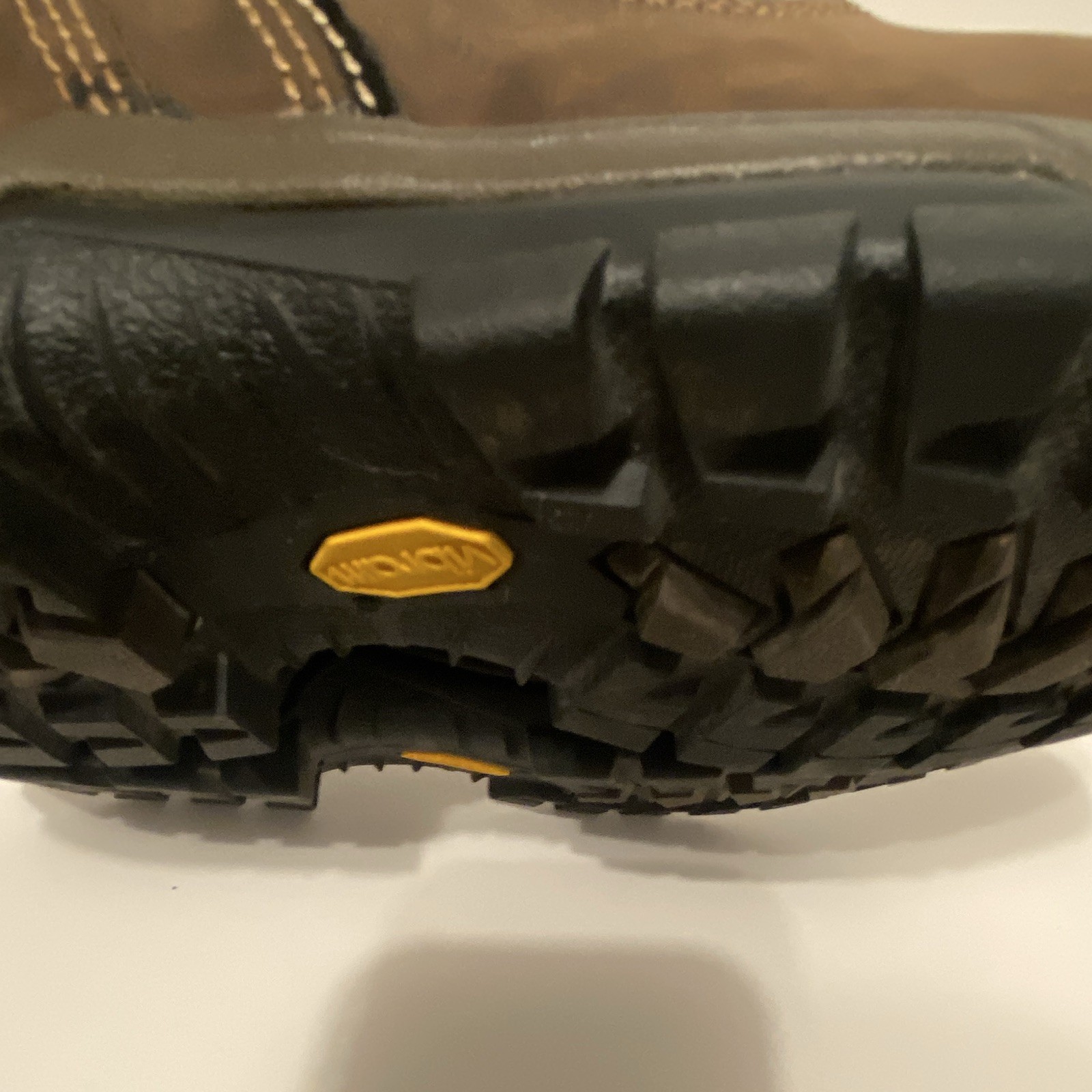 Red Wing Irish Setter 83200 Women’s 5B Steel Toe Waterproof Work Boots Vibram
