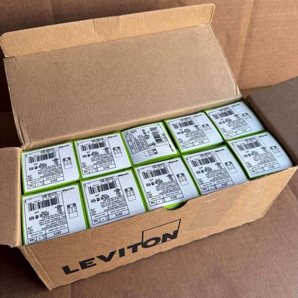 Lot of 10 Leviton 2513 L21-20R 20A 120/208V 4P5W Locking Connector New