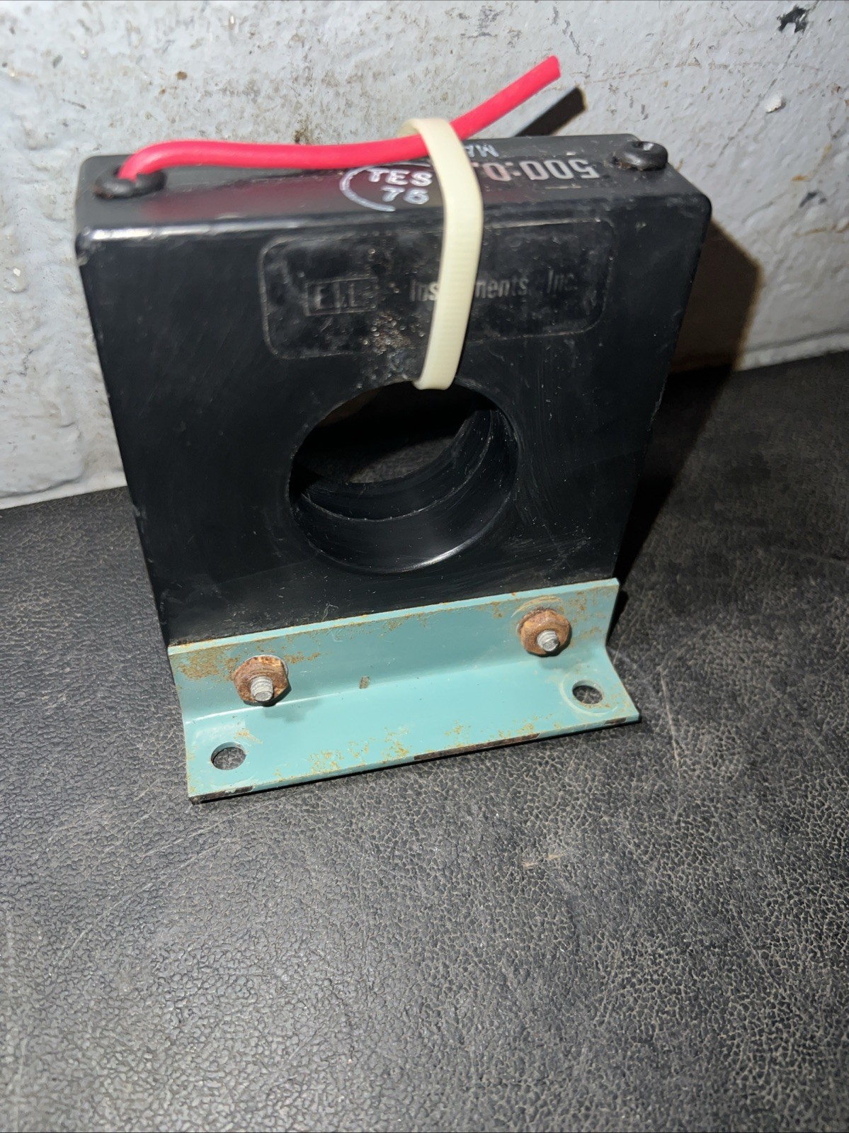 EIL INSTRUMENTS CT RATIO: 500:0.2 50-400HZ 5-SHL-501-0.2 Current Transformer
