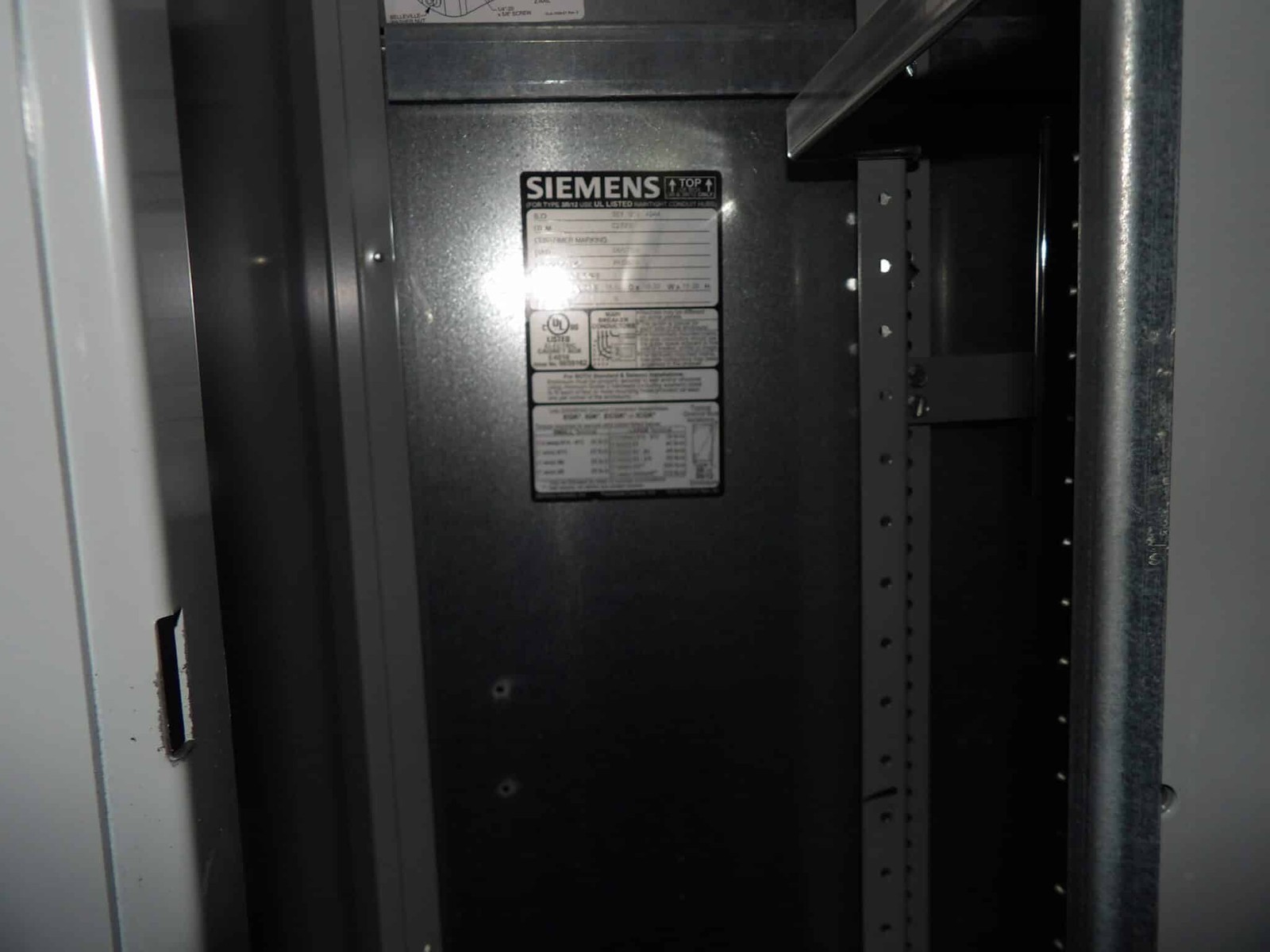 NOS Siemens P5E75ML800ABS Type p5 800A 480Y/277V 3 Phase 4 Wire Panelboard +…