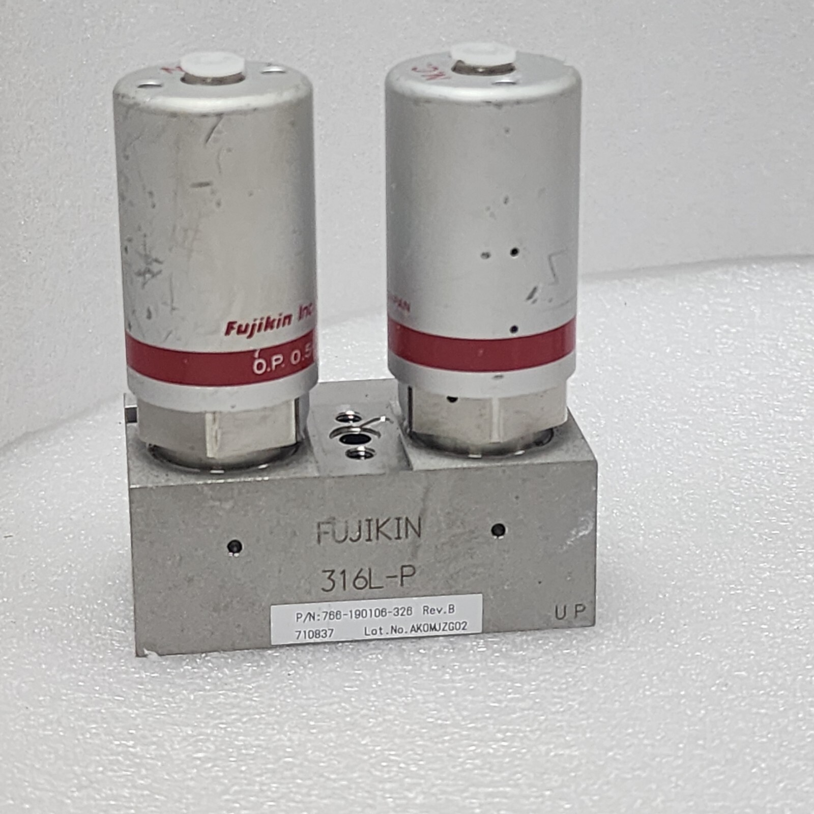 Lam 766-190106-326 Rev B, Fujikin 2×0.5~0.6 MPa Valve Assy,Used,Jp+97213
