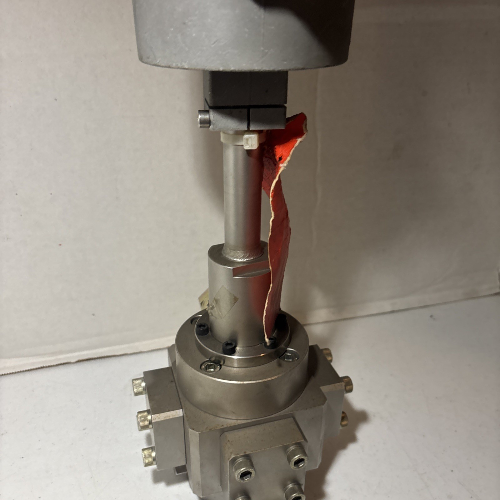 Max Machinery 286-313 5-30V Flow Transmitter W/ 214-593 Piston Flow Meter