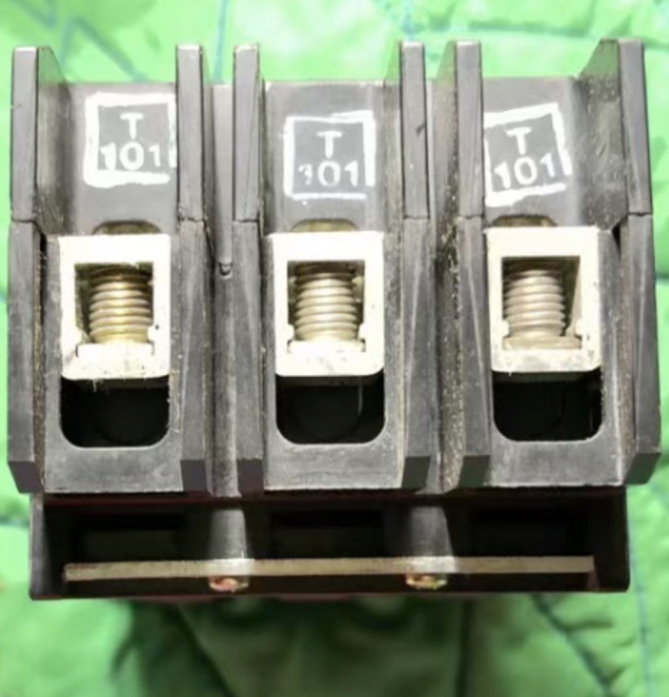 Eaton Cutler-Hammer GHB3100 100A 480 Vac 125/250 Vdc Bolt-On Circuit Breaker
