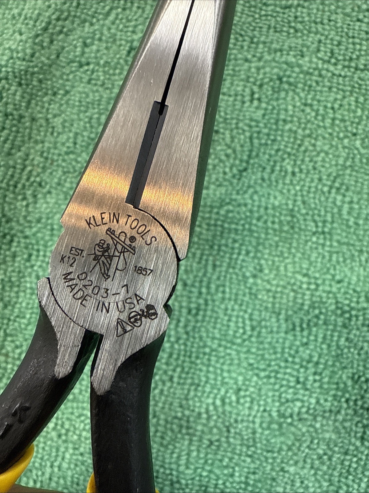 Klein Tools D203-7 Side-Cutting Long-Nose 7 Inch Pliers