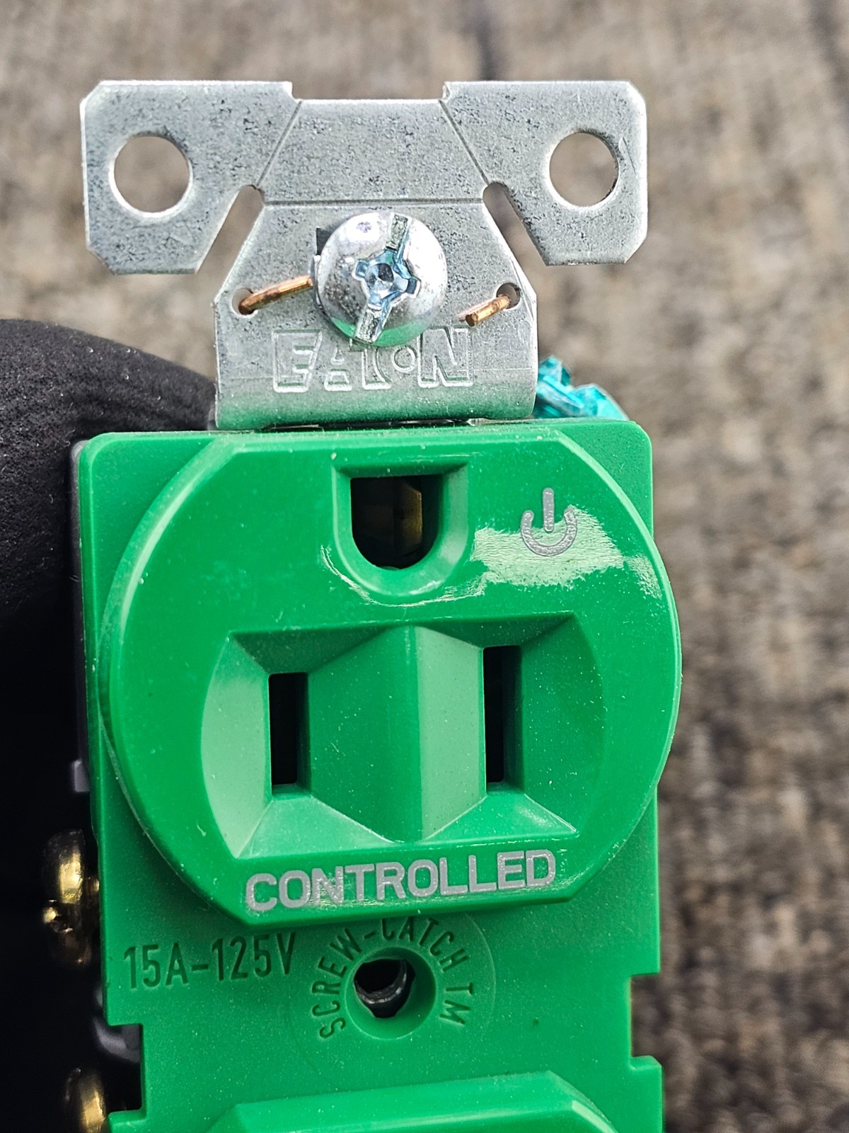 (QTY 2) Eaton 5262CHGN: 15A Half Control Duplex Receptacle 5-15R 2P 3W Green