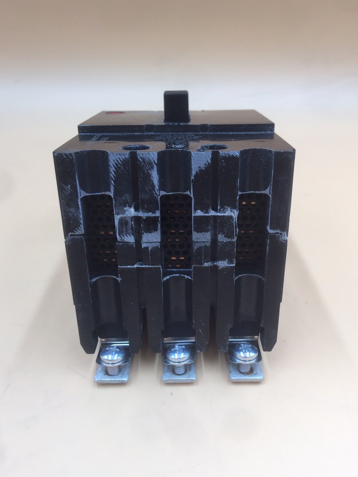 HOUSTON STOCK NEW GE QTY 1 TEY330 Q-LINE 30 AMP 480V FREE 2 DAY AIR SHIPPIG
