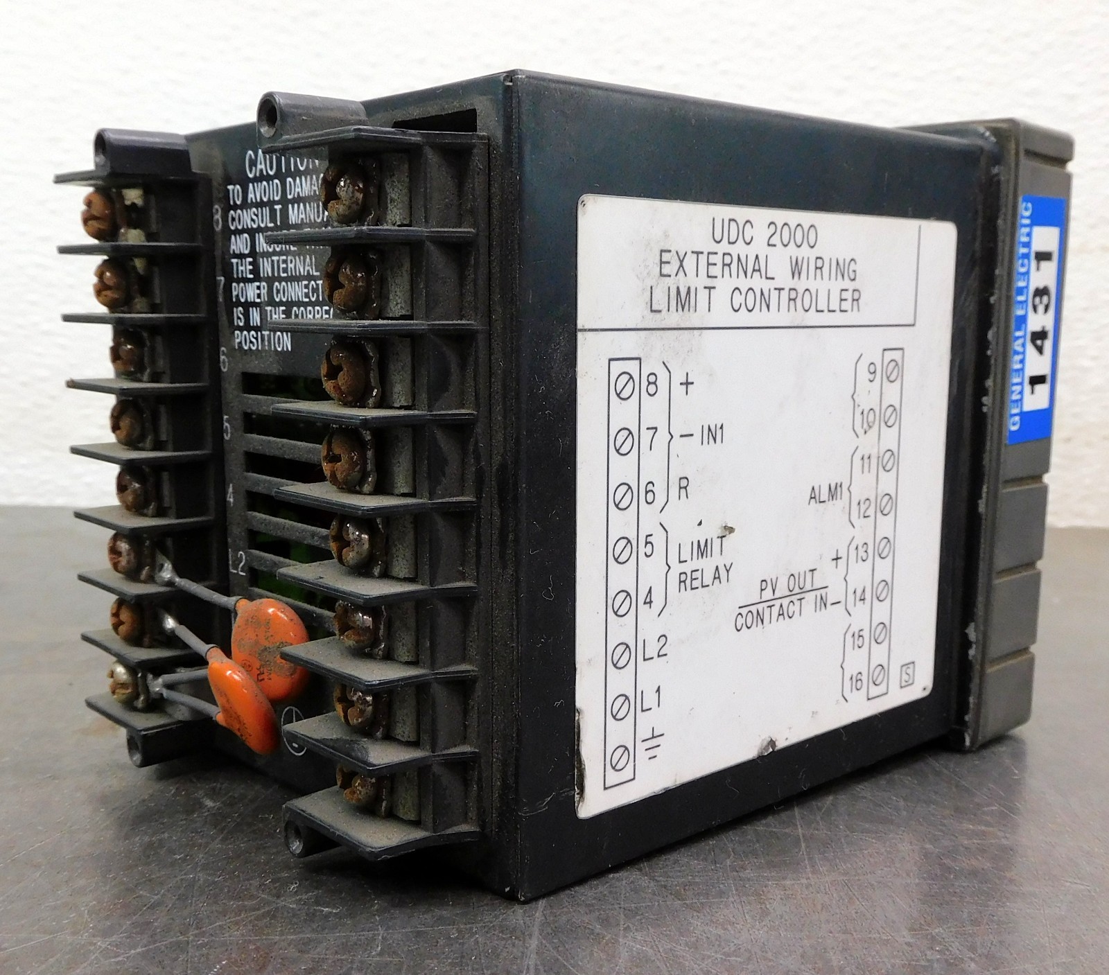 Honeywell UDC2000 MiniPro Digital Temperature Controller 120V AC 50/60Hz 6VA