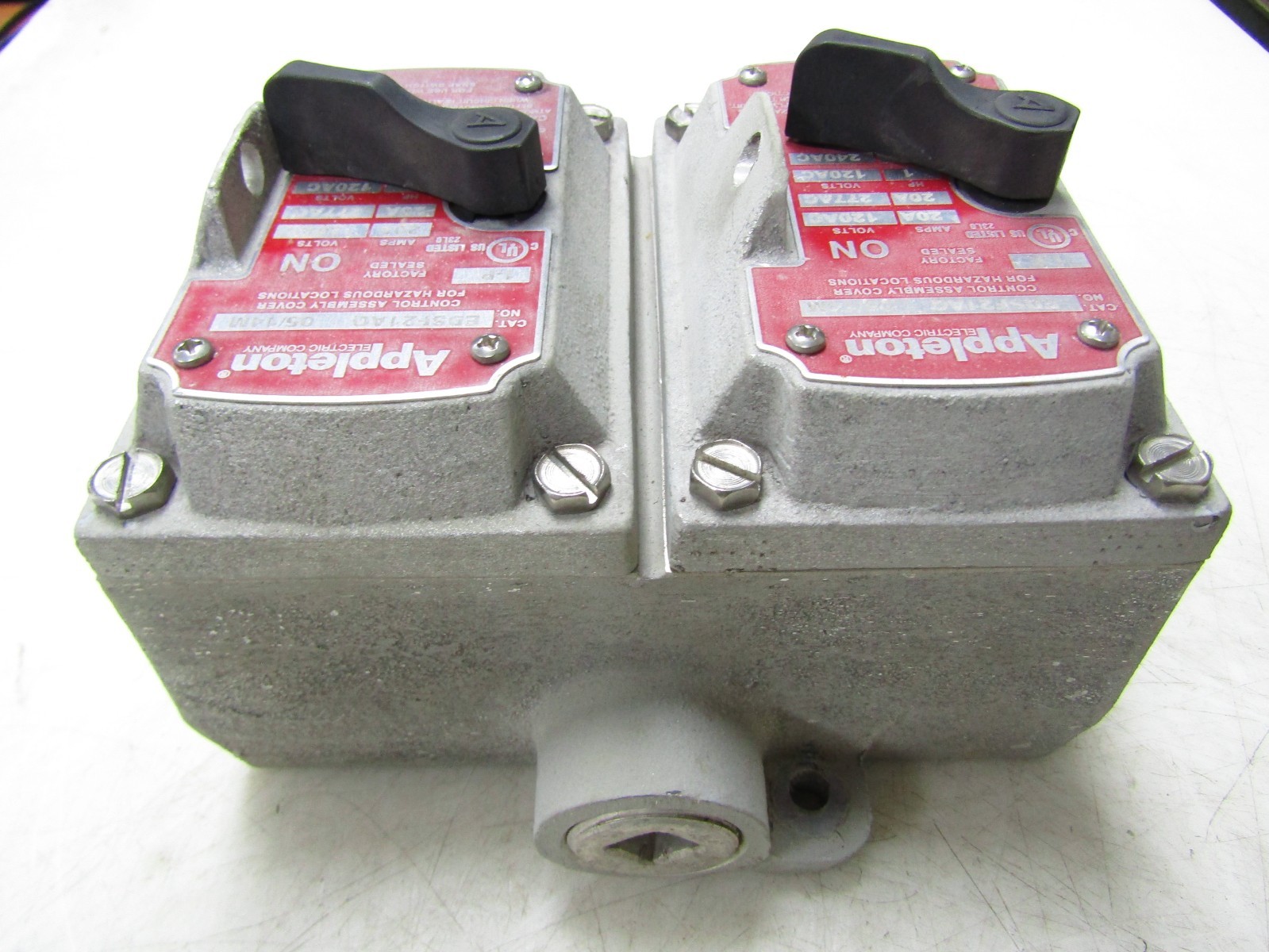 🙌APPLETON 20 AMP DUO EXPLOSION PROOF SNAP SWITCH 120/277 VAC EDSF21AQ EDSC372SA