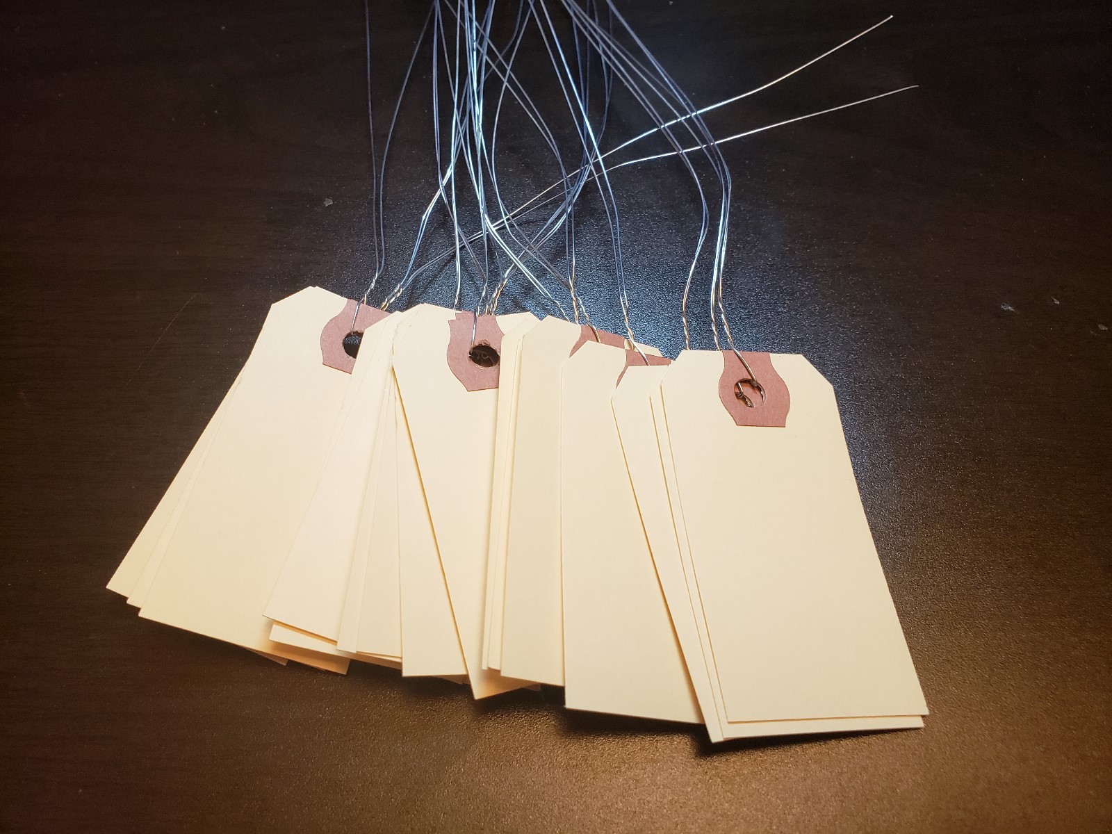 100 WIRED MANILA TAGS SIZE #1 2 3/4″x 1 3/8″ INVENTORY SHIPPING NO STRING STRUNG