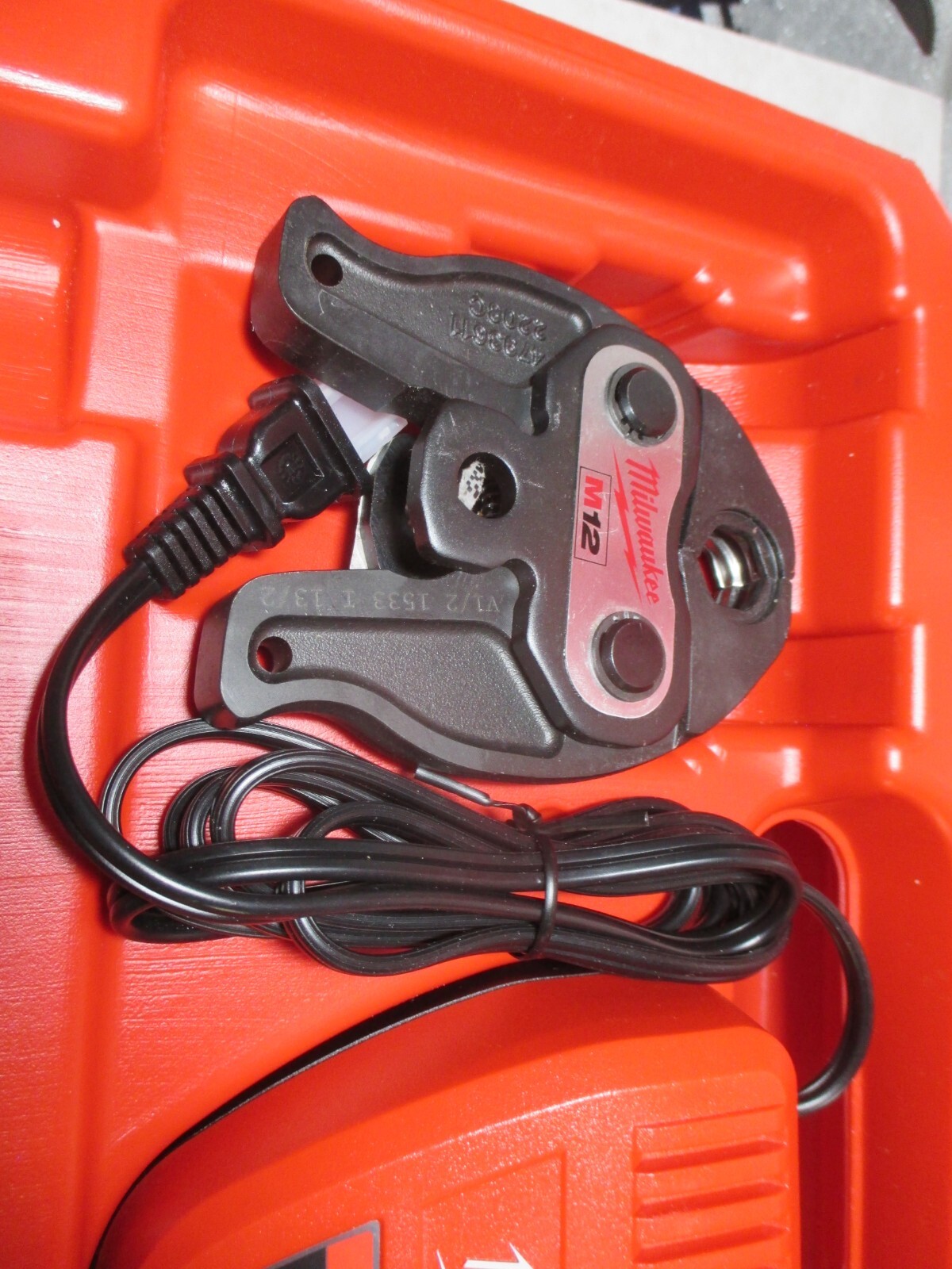 Milwaukee 2473-22 M12 Force Logic Press Tool Kit with 3 Jaws looks prefect