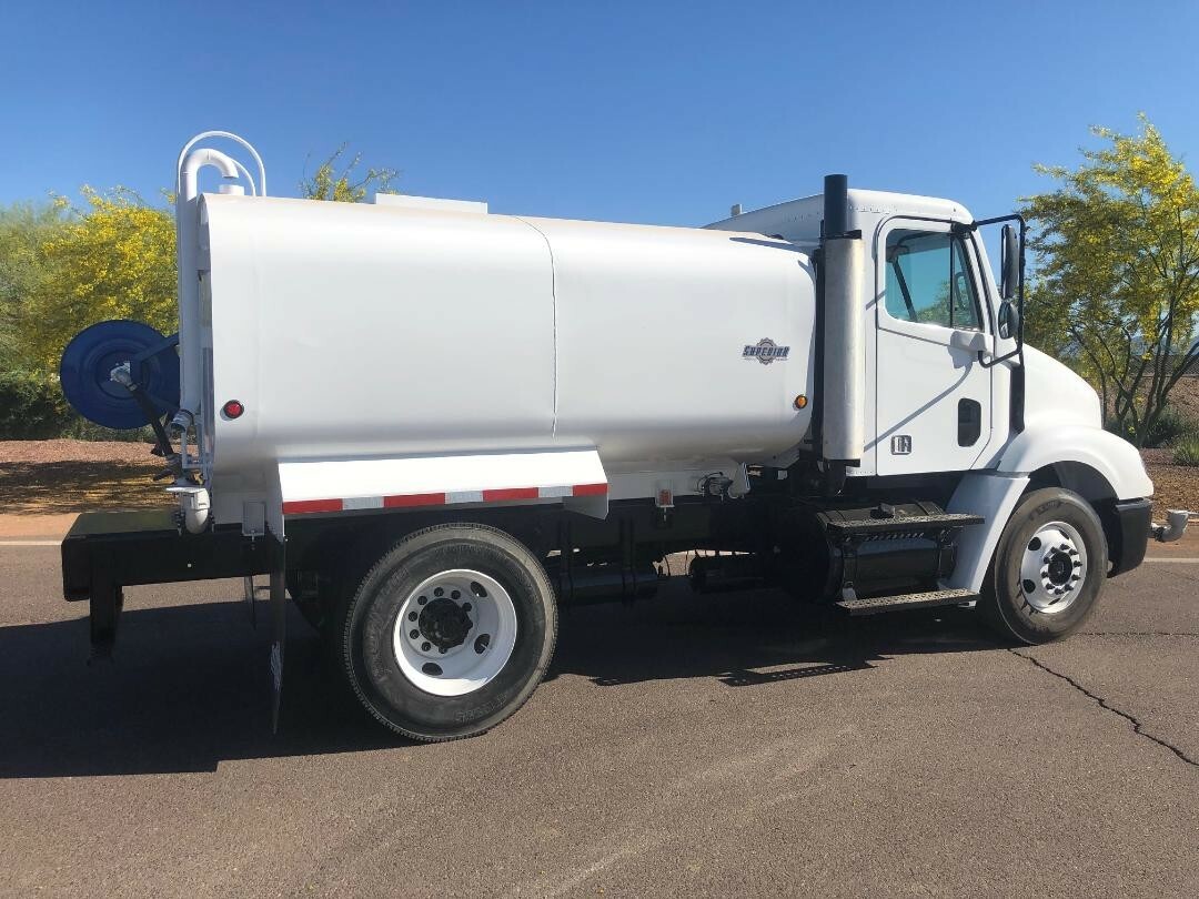 New 2,500 gallon TANK KIT with 6 sprays (2)- front (2) -rear (2)- side, pump