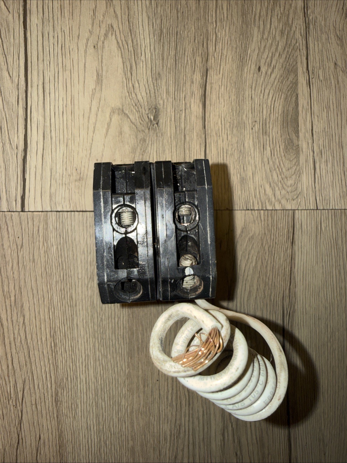 Eaton BRL220CAF Plug-In Mount Type BR Combination Arc Fault Circuit Breaker
