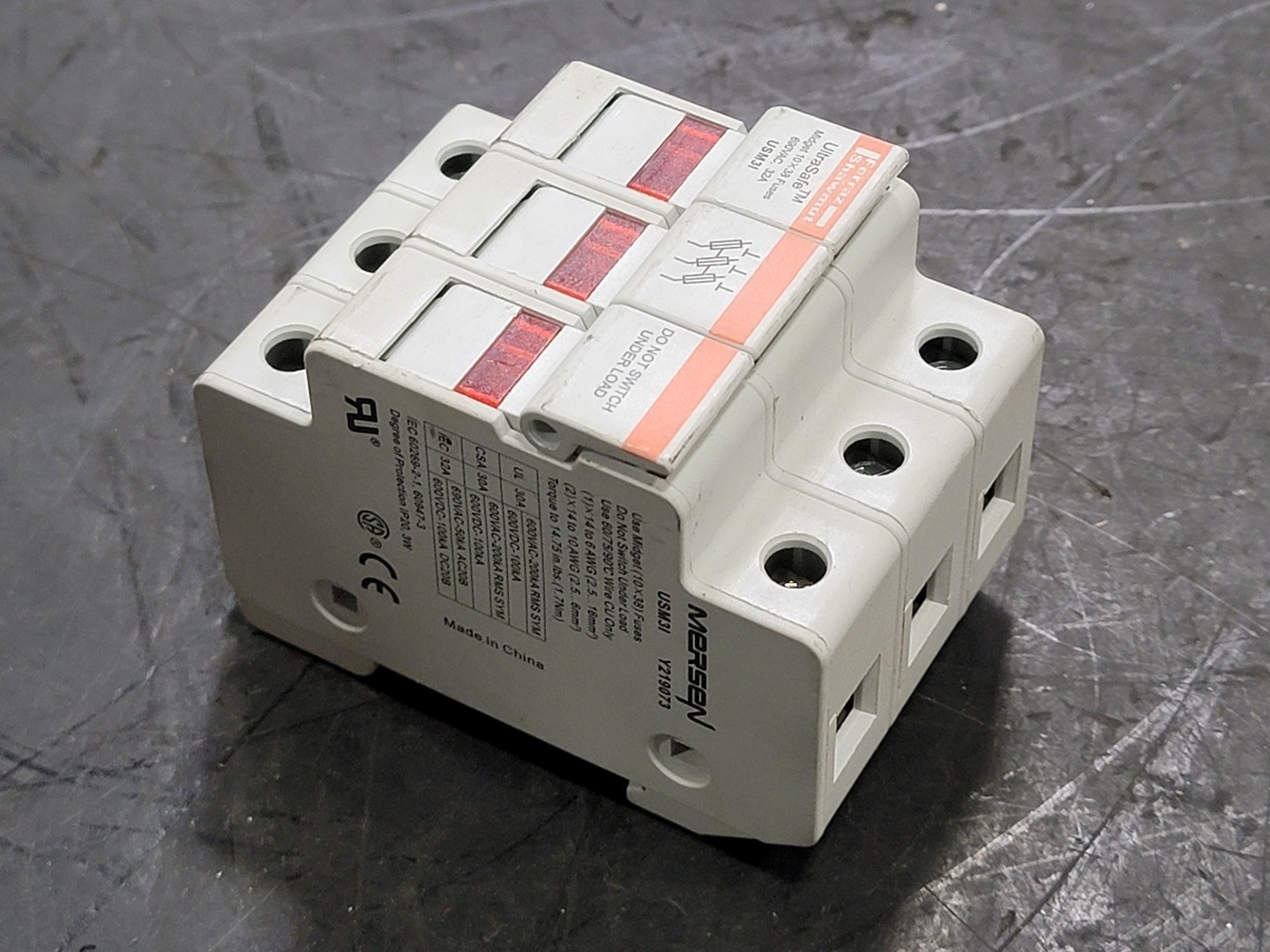 SURPLUS NEW FERRAZ SHAWMUT Y219073 32 Amp 3 Pole Fuse Holder