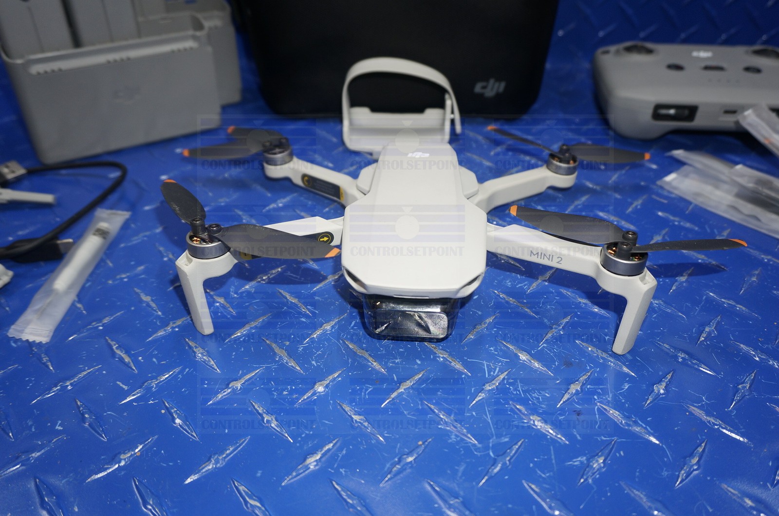 DJI MINI 2 FLY COMBO 2 W/ 5 BATTERIES! EXCELLENT MINT CONDITION! NO TARIFFS USA!