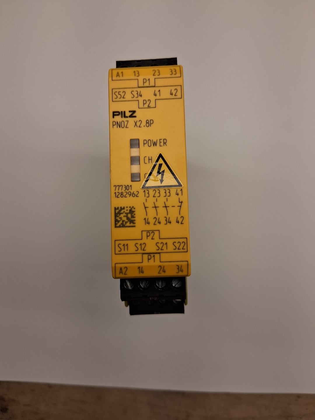 1pcs PILZ PNOZ X2.8P 24VACDC 3n/o 1n/c 777301 EUC Safety Relay