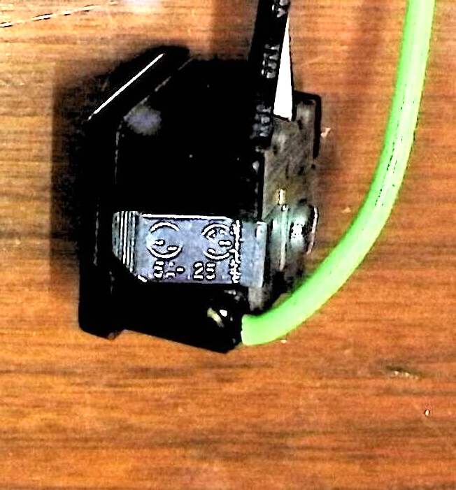 Leviton 15A/125V Panel Mount AC Outlet NEMA 5-15R Snap-In Receptacle grounded