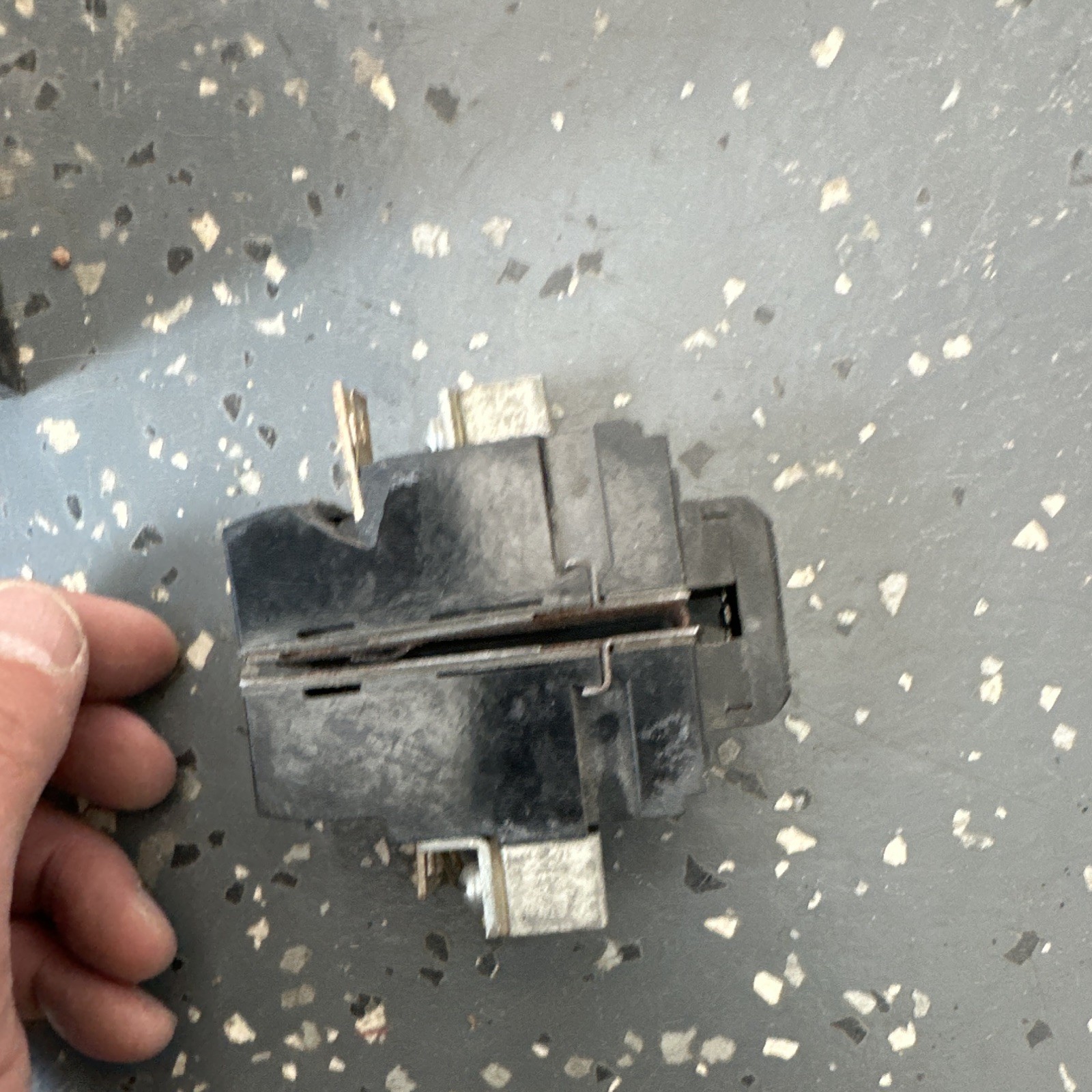 Pushmatic70A 2-Pole Breaker 101-150V Bolt- please note mechanical lug missing