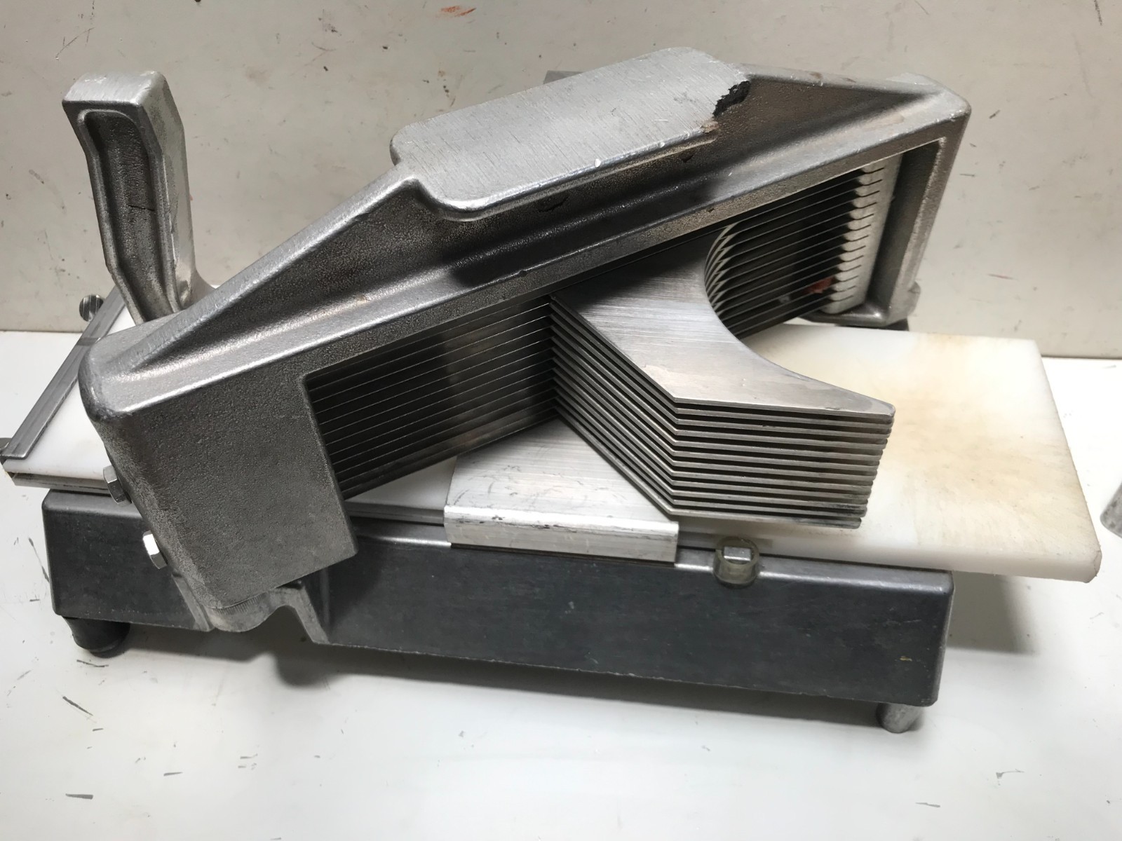 Nemco Easy Tomato Slicer 3/16″ Scalloped Blade Kitchen Restaurant Bar