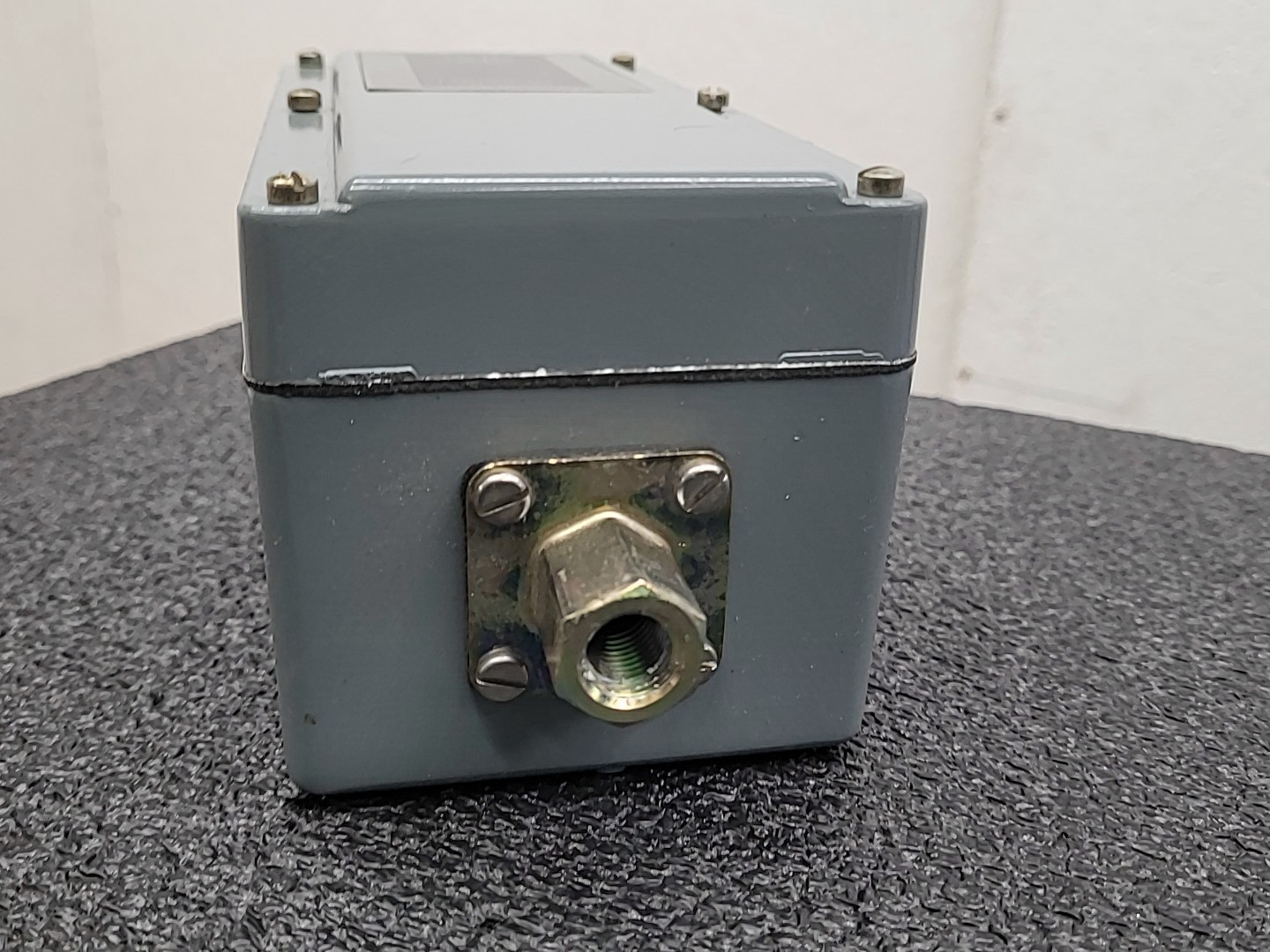 Allen Bradley 836 Differential Pressure Control Switch Sensor Bulletin 836-C7J