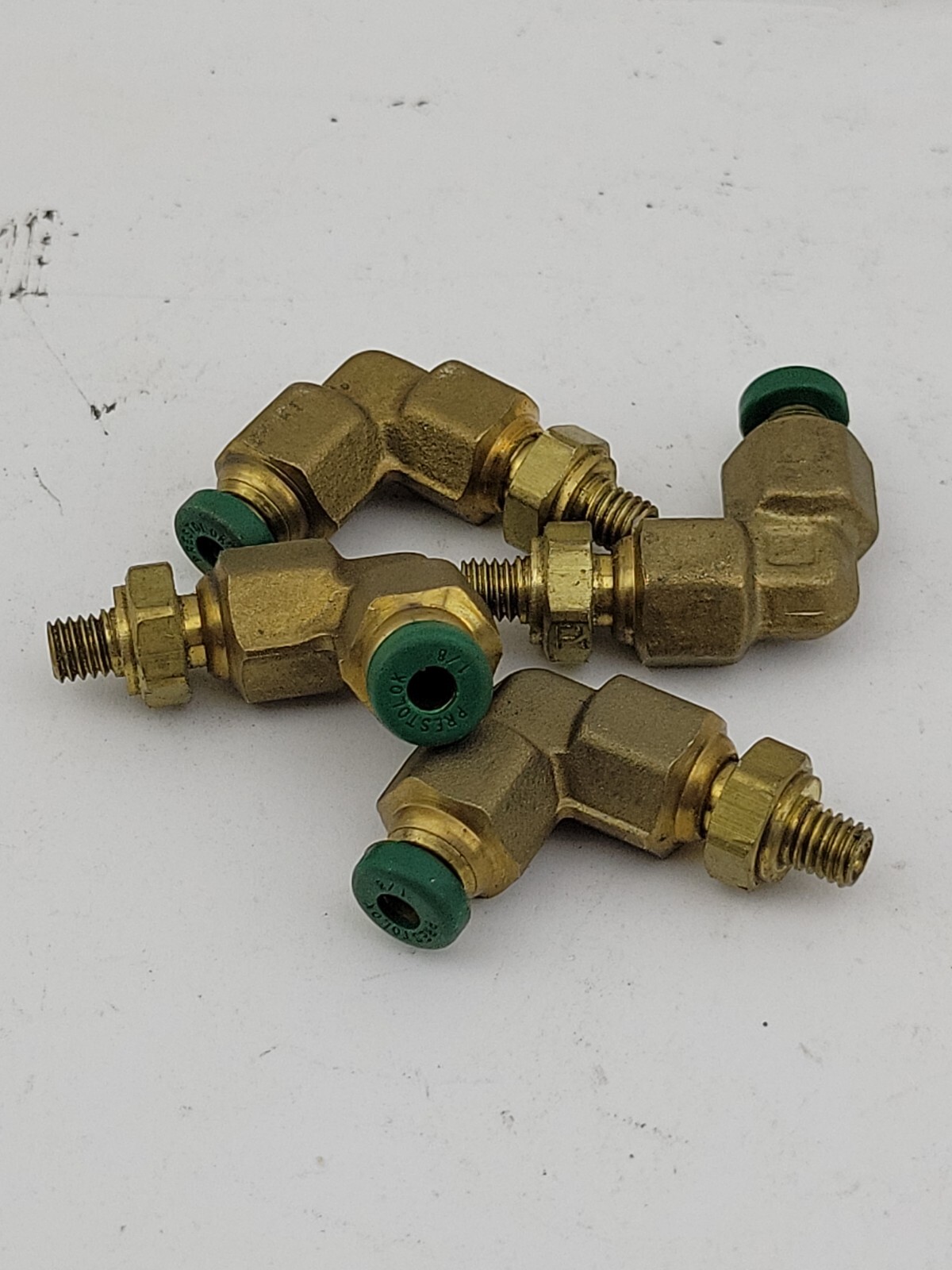 4pcs – Parker 169Plp-2-0, Brass Swivel Elbow, 90 Degrees, 1/8 In Tube Size (8D7)