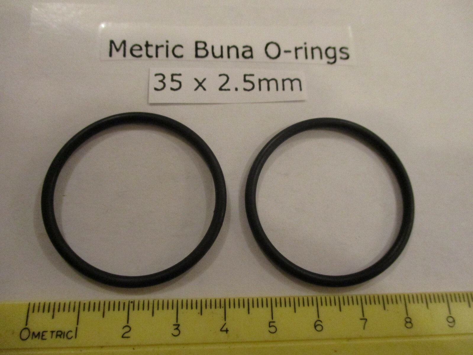 35mm ID x 40mm OD x 2.5mm thick O-ring. Buna-70. Quan 2.