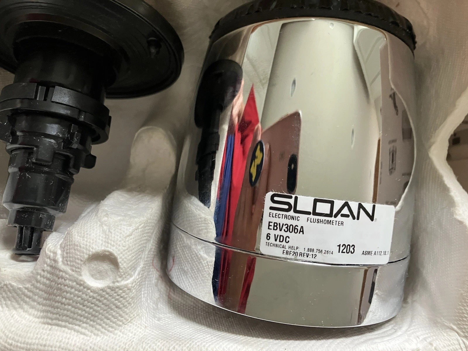Sloan Solis 3375304 RESS-U HEU 0.5 GPF 1.9 LPF single flush chrome finish