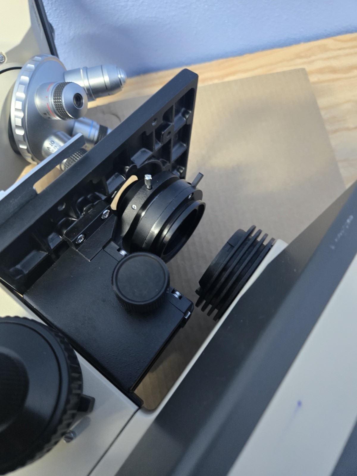 Olympus CH-2, CHT Microscope with objectives 4 X 10X 40X 100X (007)