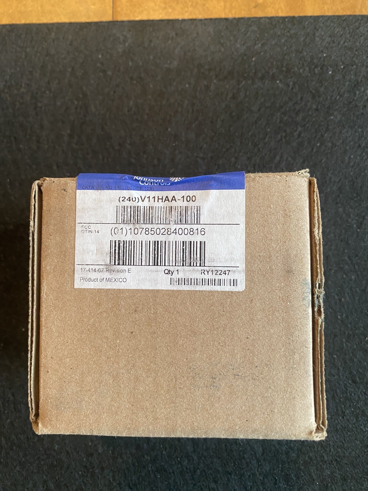 Johnson Controls V11HAA-100 3 Way Valve 110/120 Volts 50/60 HZ Coil 30 PSI